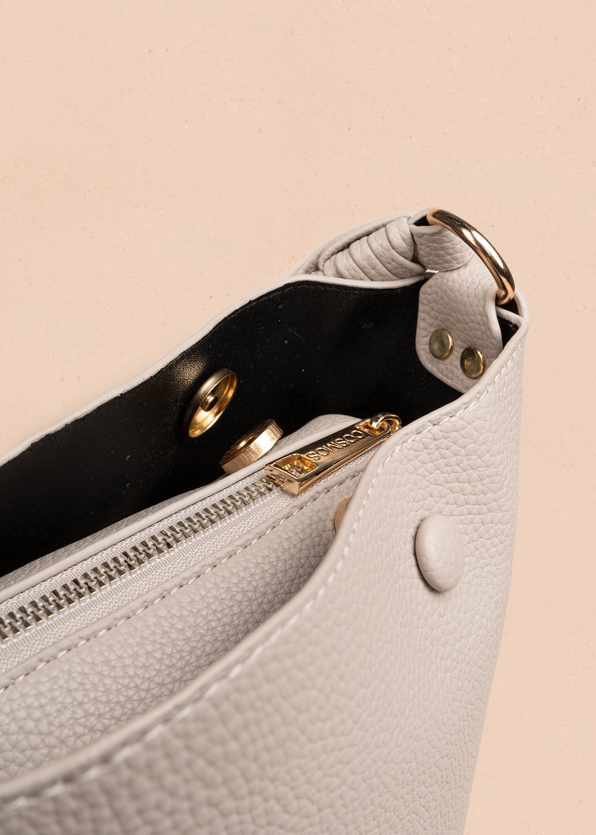 Bolso tipo cartera color taupe 106786