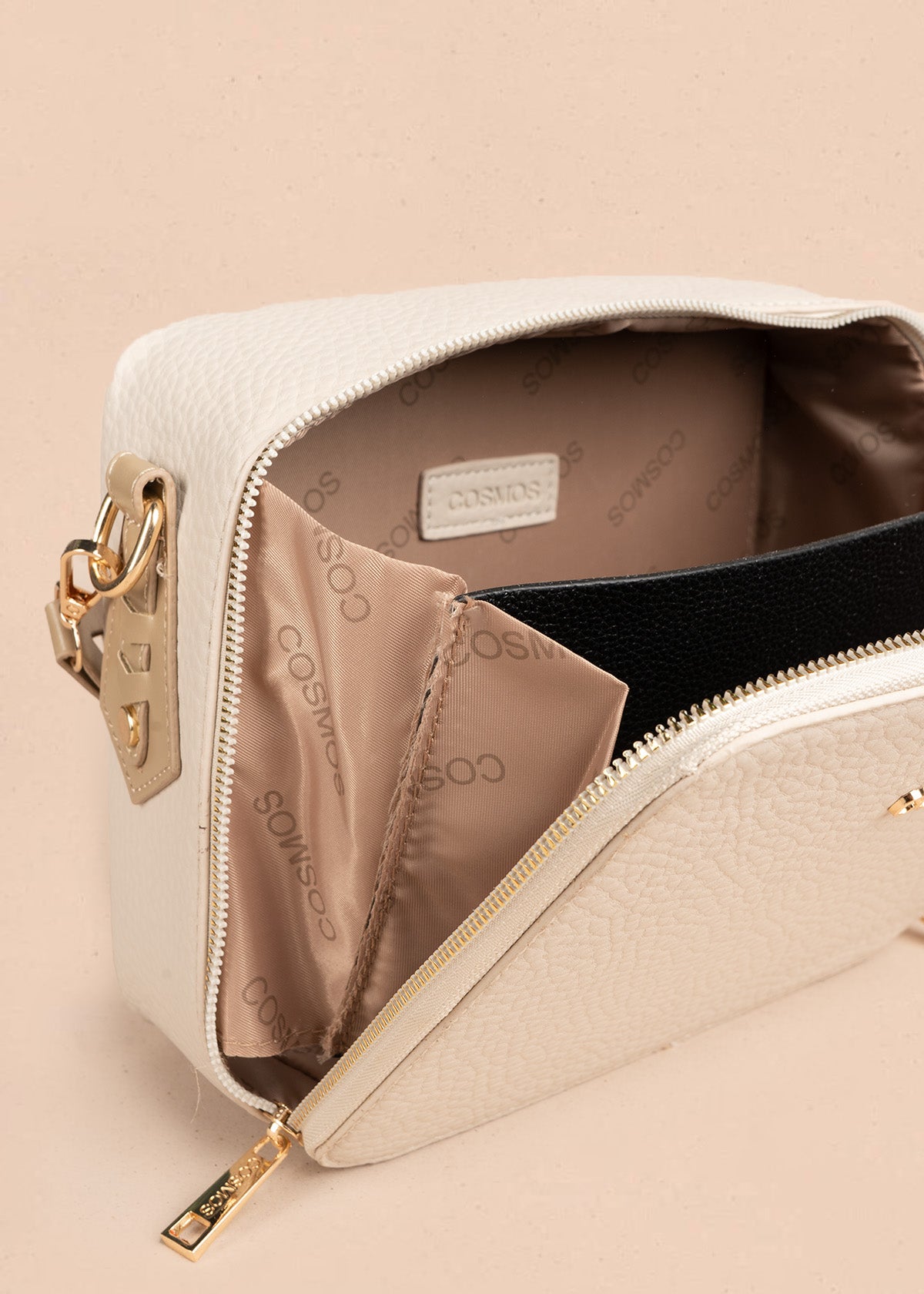 Bolso manos libres color beige texturizado 106787