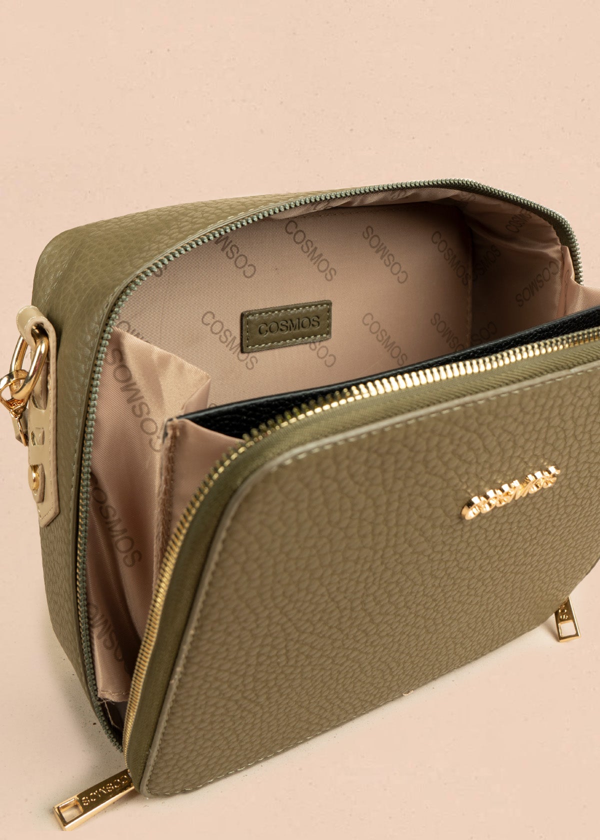 Bolso manos libres color verde texturizado 106787