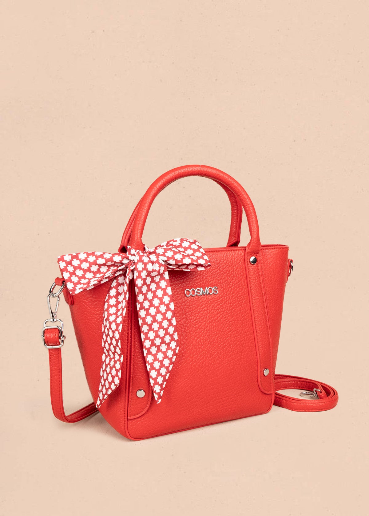 Bolso texturizado con remaches plateados color rojo 106791