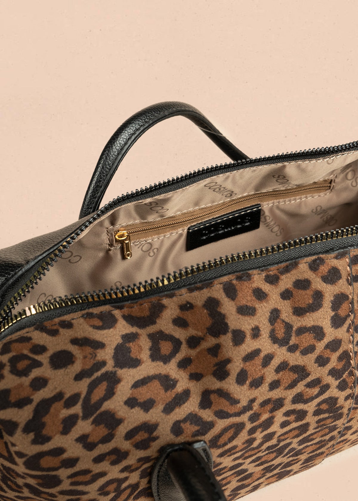 Bolso tipo cartera color animal print silueta tubular 106792