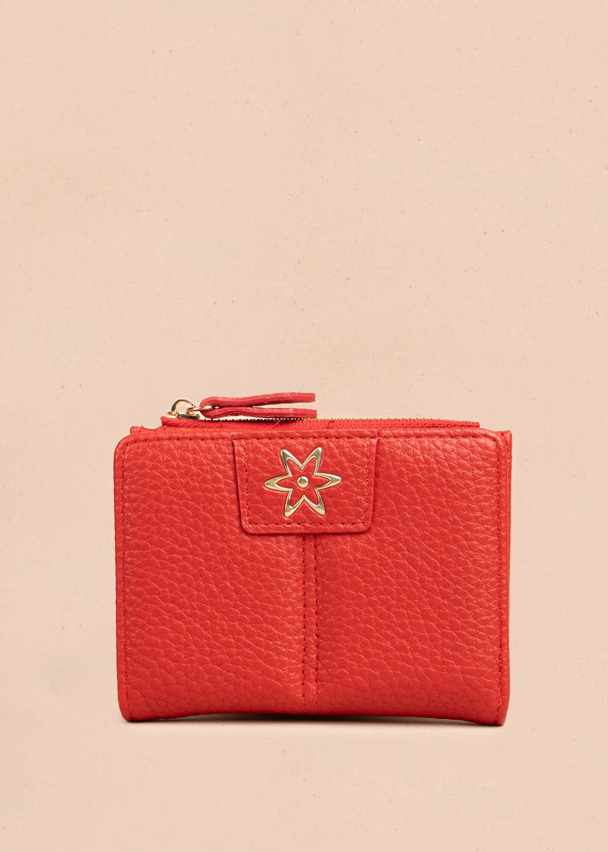 Billetera compacta para mujer color rojo con cierre y broche floral 106794