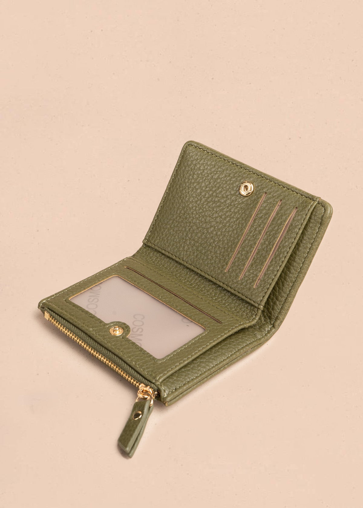 Billetera compacta para mujer color verde con cierre y broche floral 106794