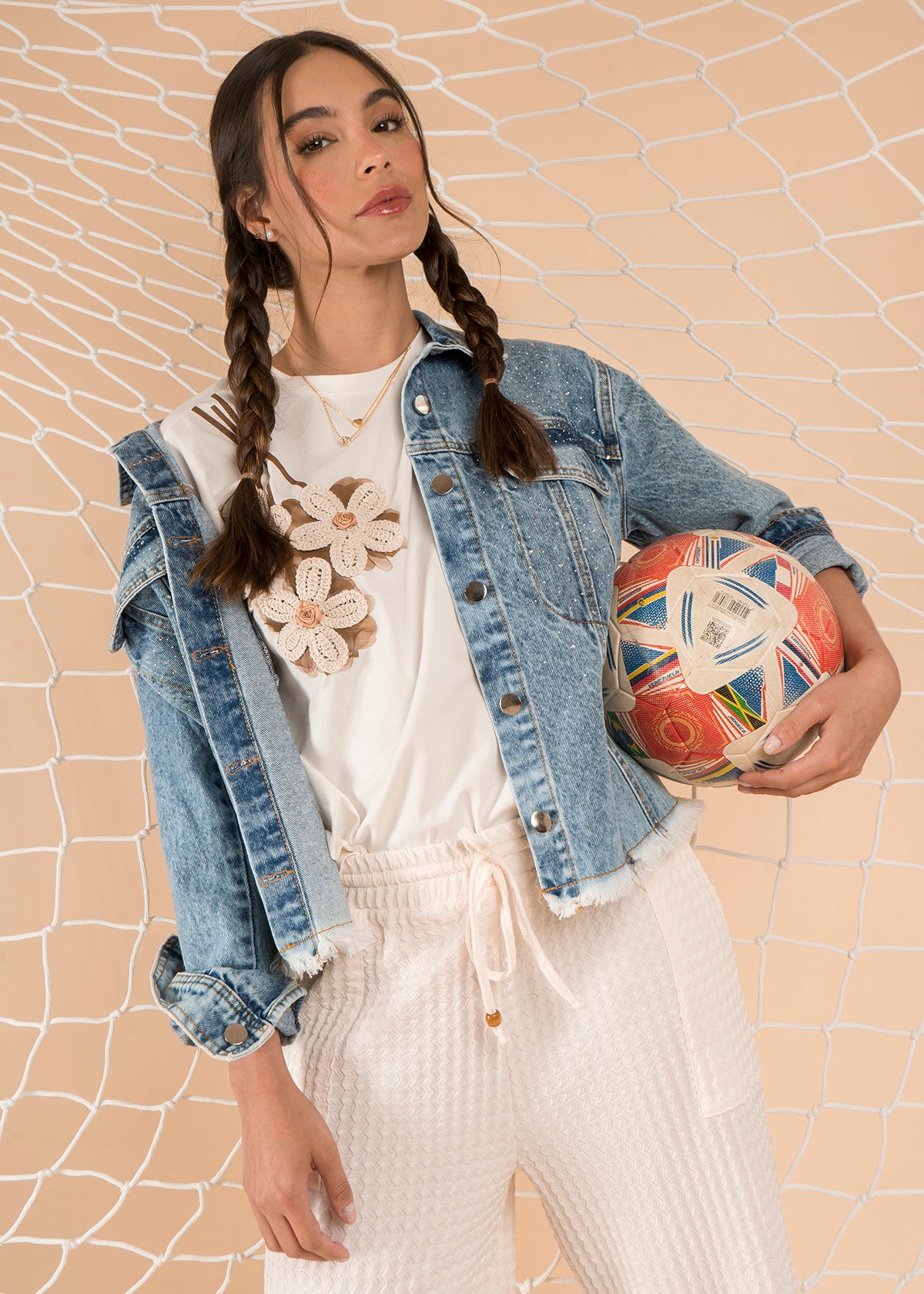 Chaqueta denim color azul con brillos y flecos 106802