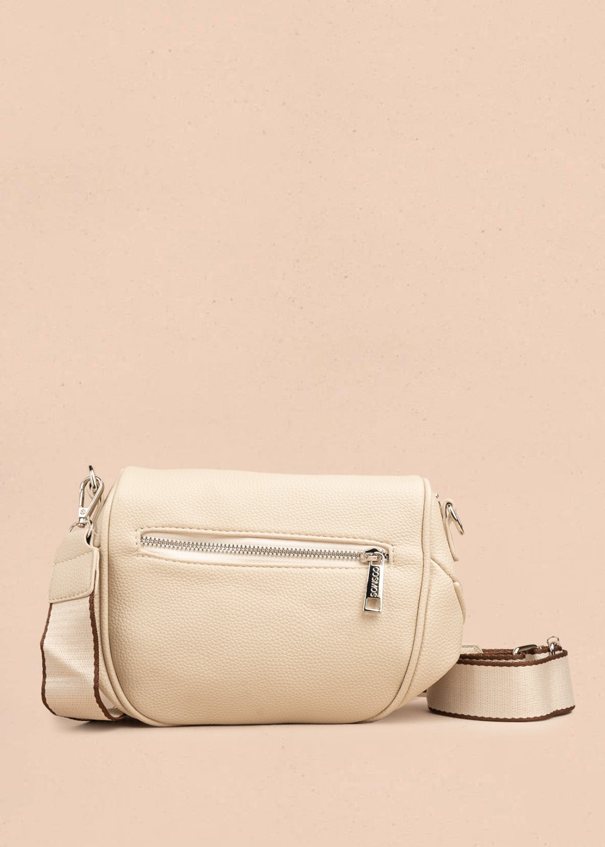 Riñonera color beige con bolsillo frontal y correa ajustable 106804