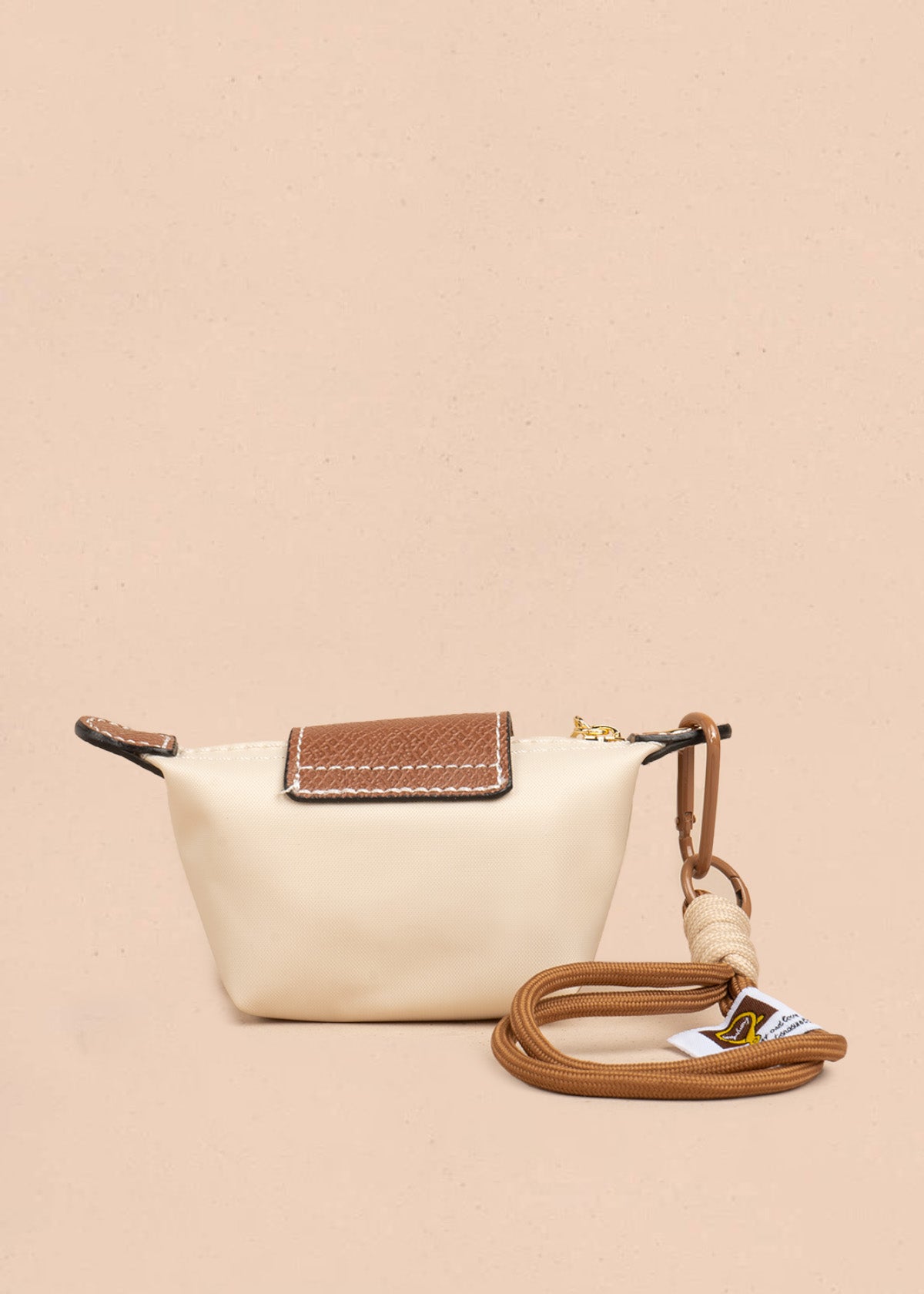 Monedero color beige con solapa decorativa 106805