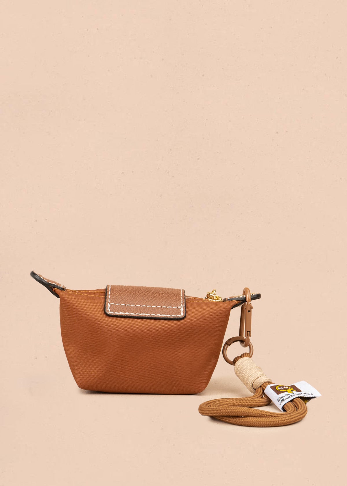 Monedero color miel con solapa decorativa 106805