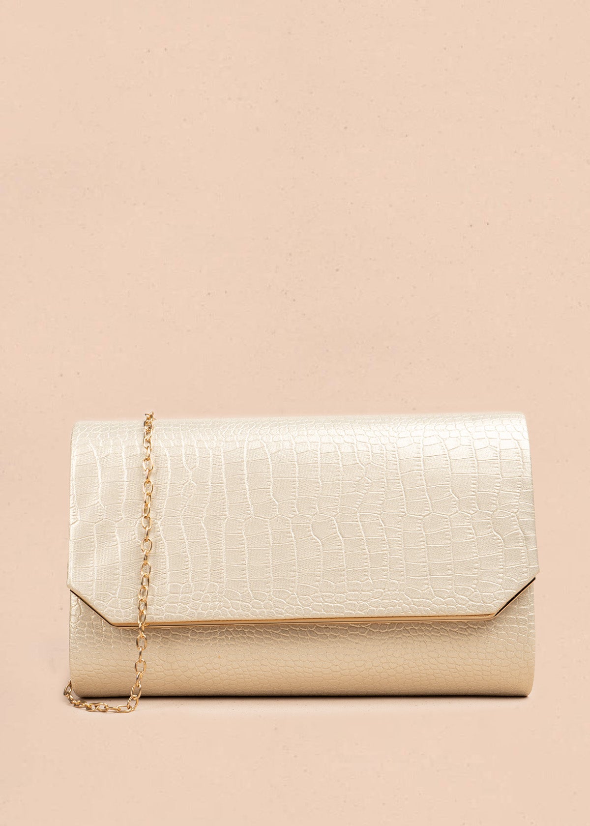 Bolso de fiesta color dorado con textura croco 106806