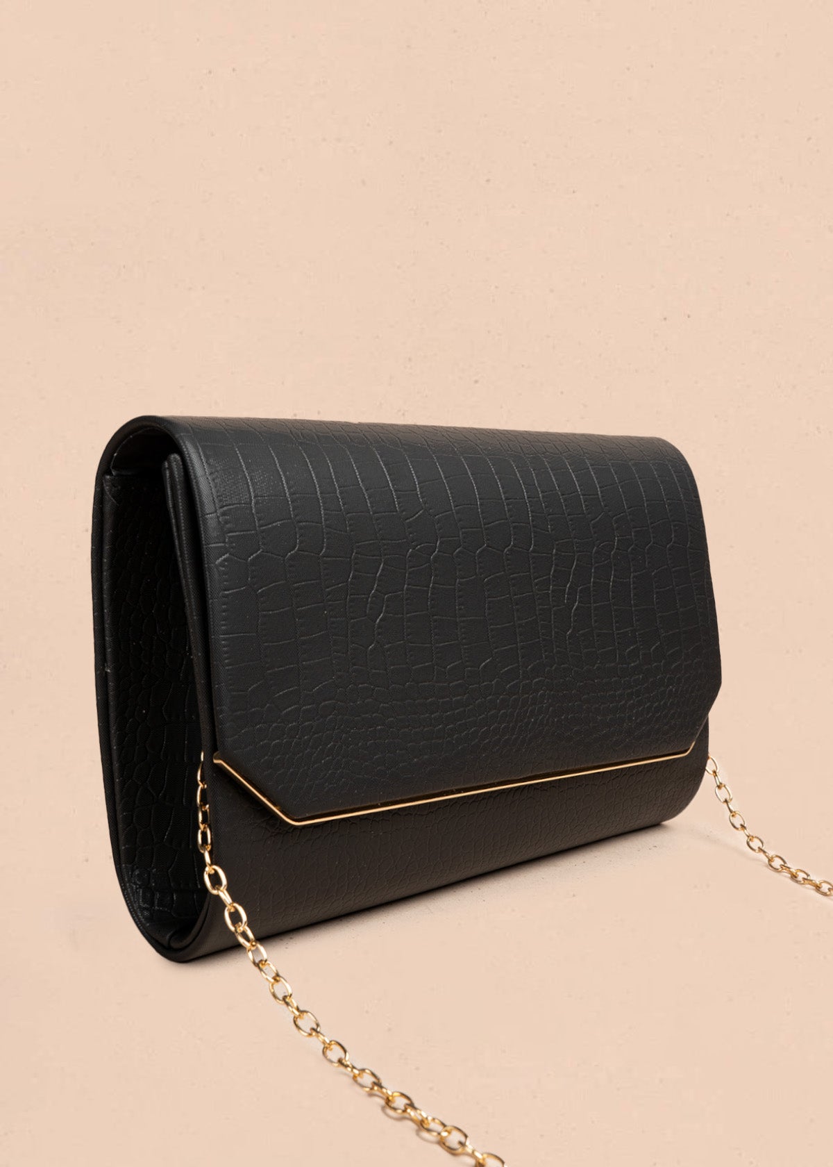 Bolso de fiesta color negro con textura croco 106806