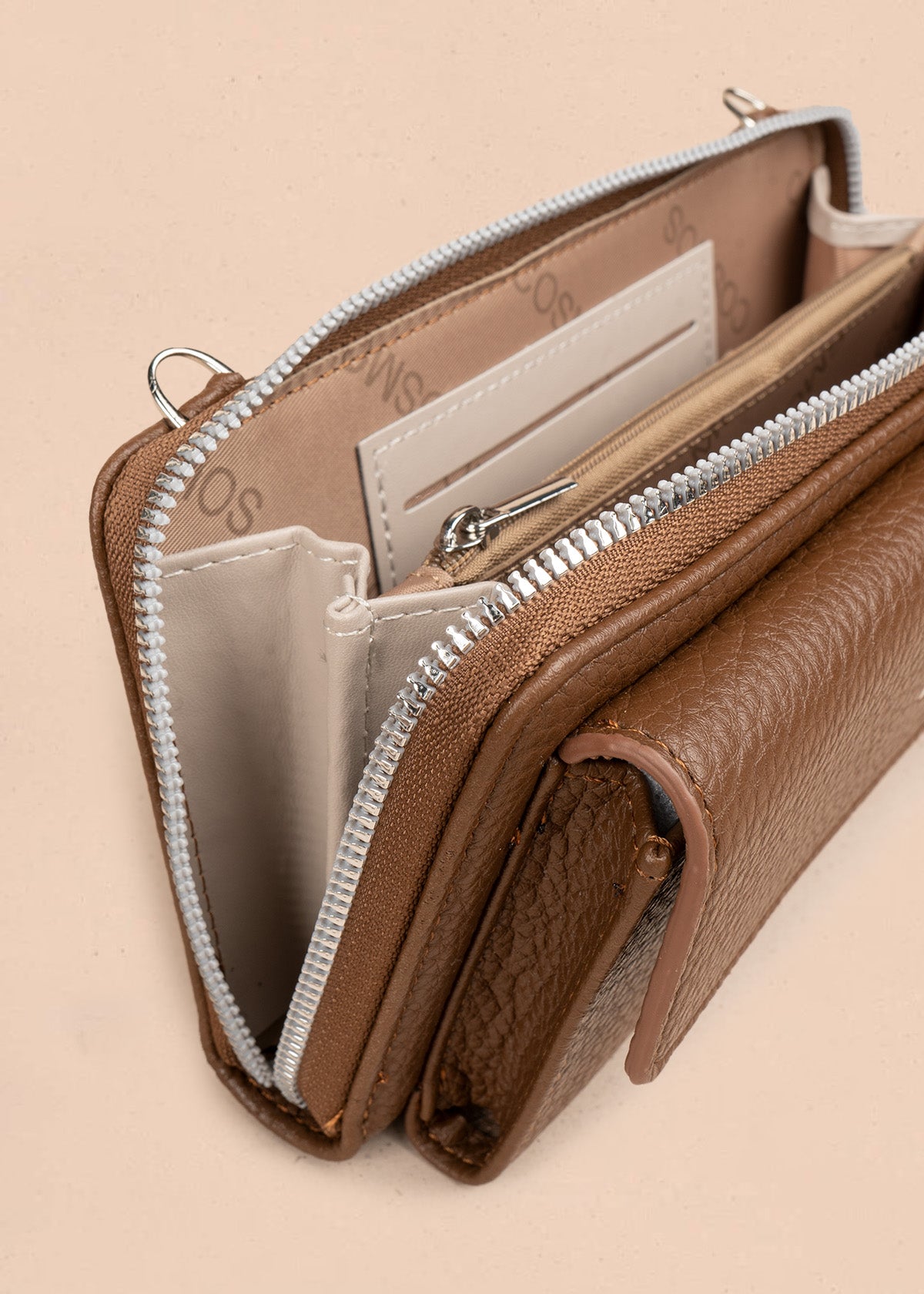 Porta celular con monedero circular color chocolate 106848