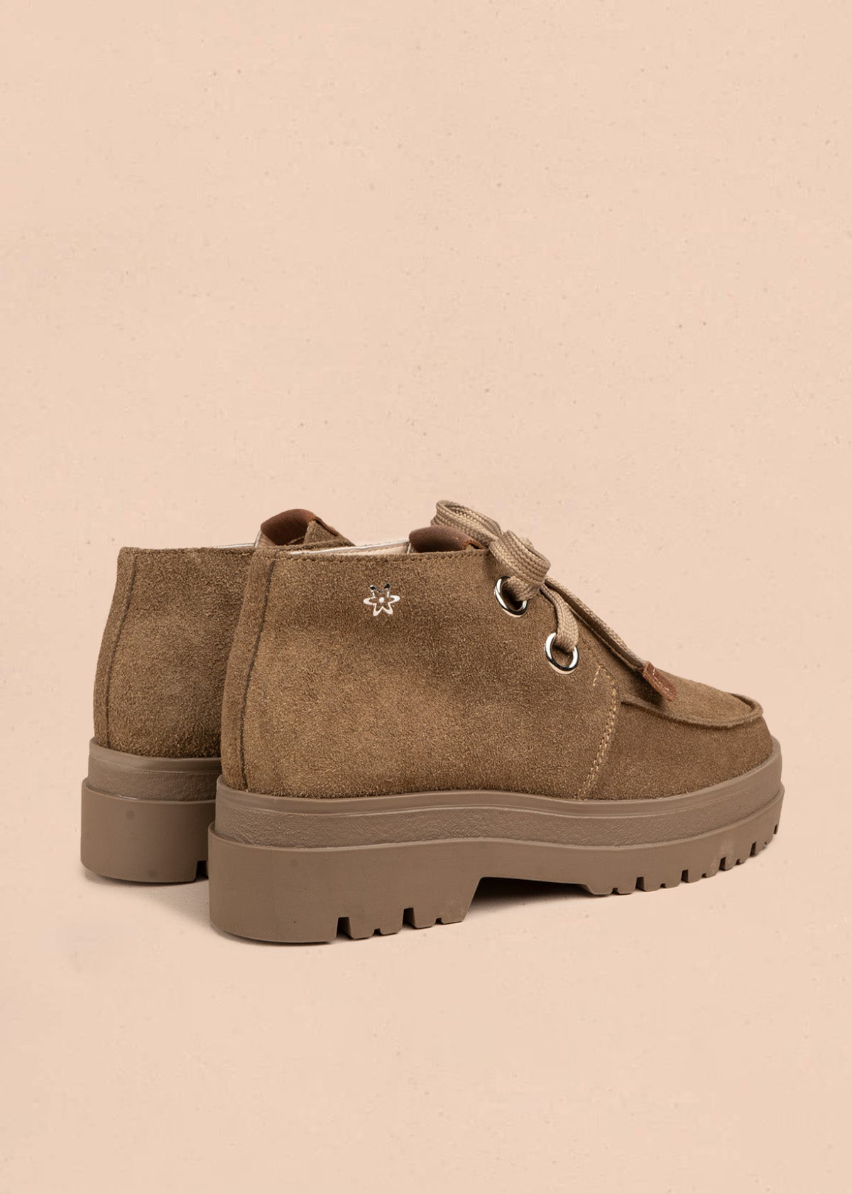 Botines de cuero color miel de gamuza con cordones 106901