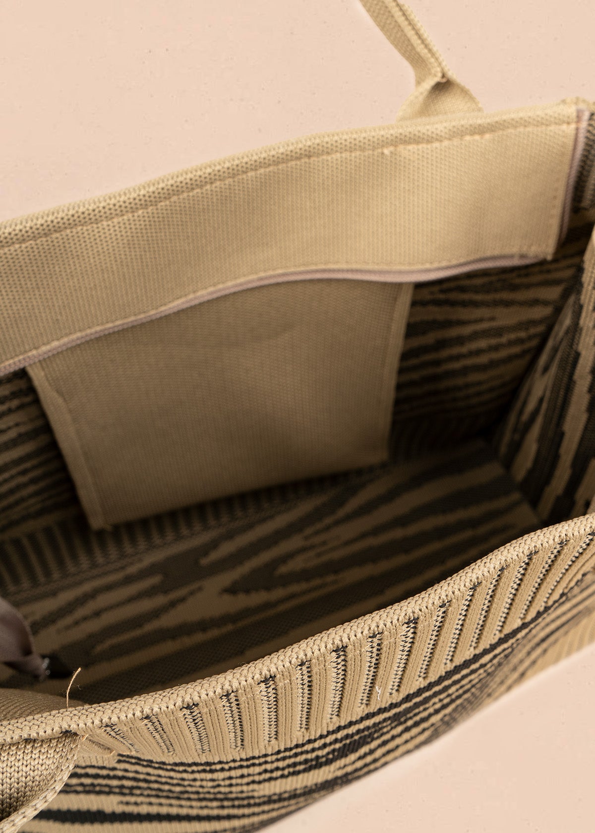 Bolso tote tejido color Beige con estampado tigre 106916