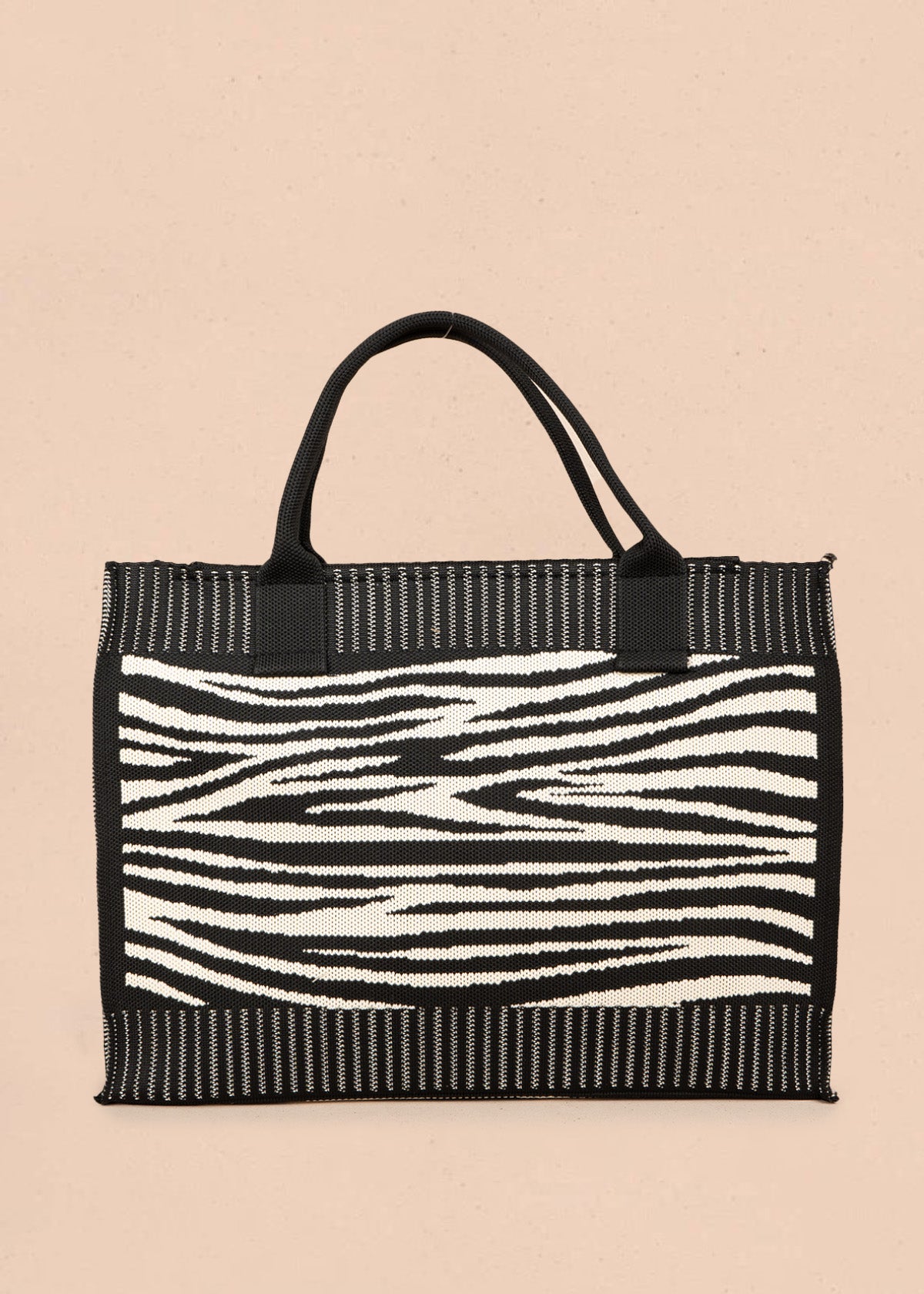 Bolso tote tejido color negro con estampado tigre 106916