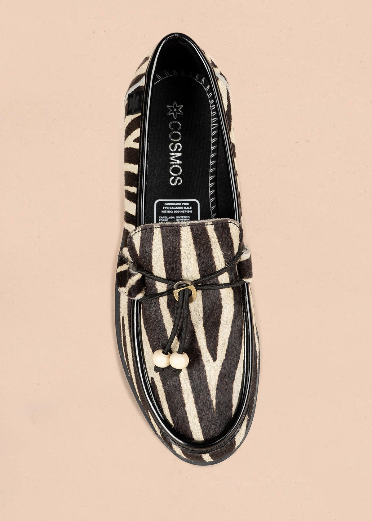 Mocasín en cuero color negro animal print cebra con cordón decorativo 106951