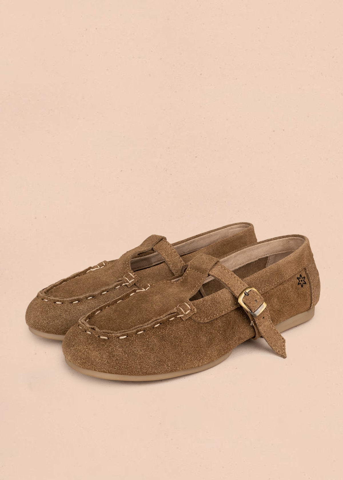 Mocasines en cuero color miel en gamuza con tira en T 106952