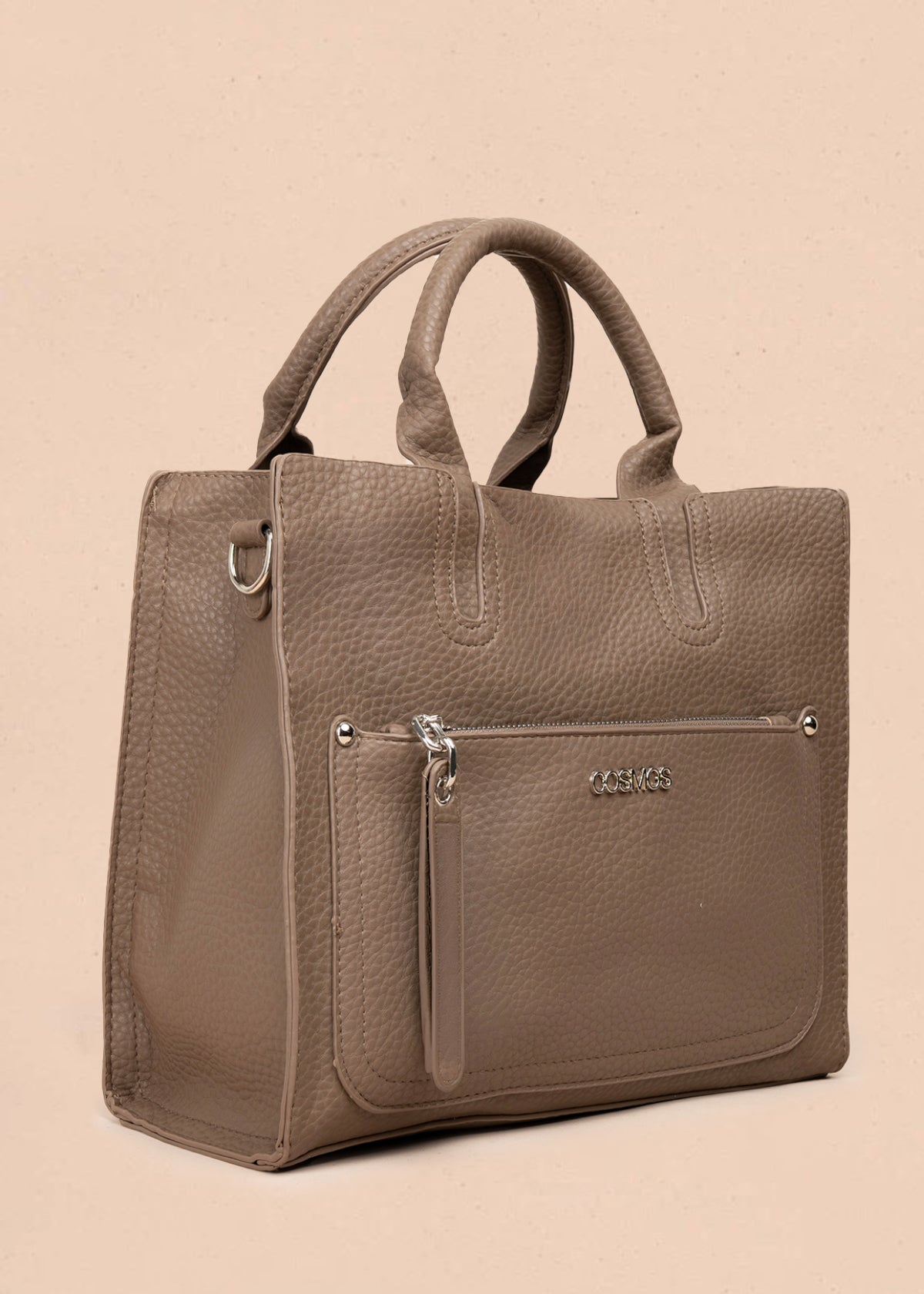 Bolso tipo cartera color café con bolsillo frontal 106955