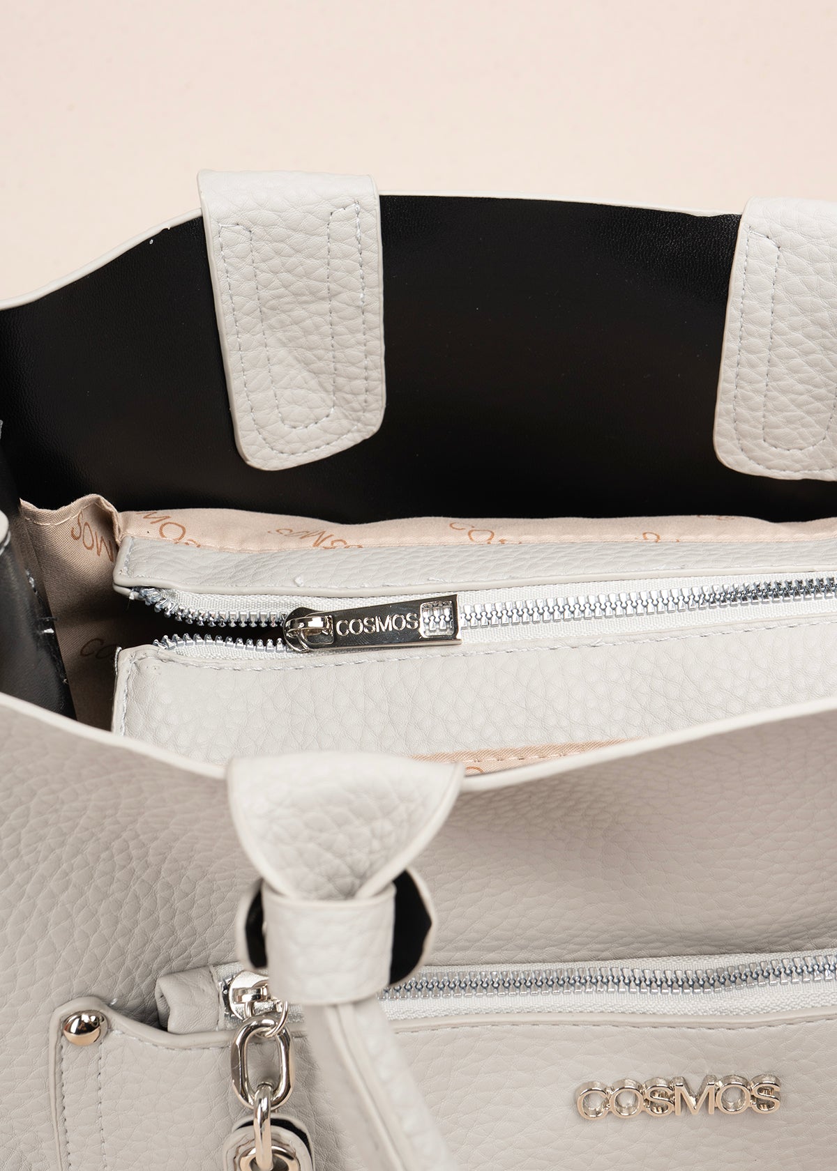 Bolso tipo cartera color gris con bolsillo frontal 106955