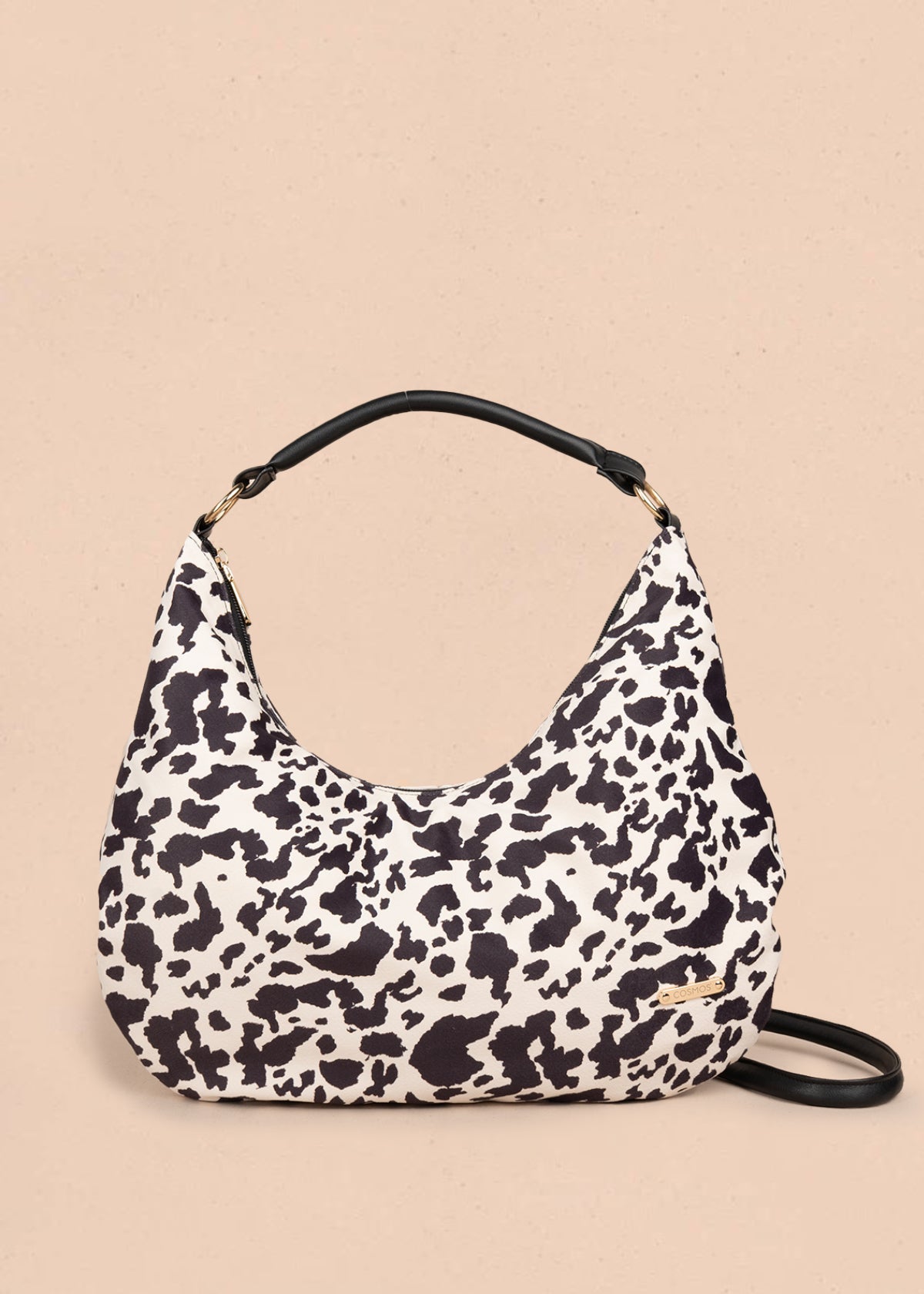 Bolso tipo cartera color negro con diseño animal print 106958