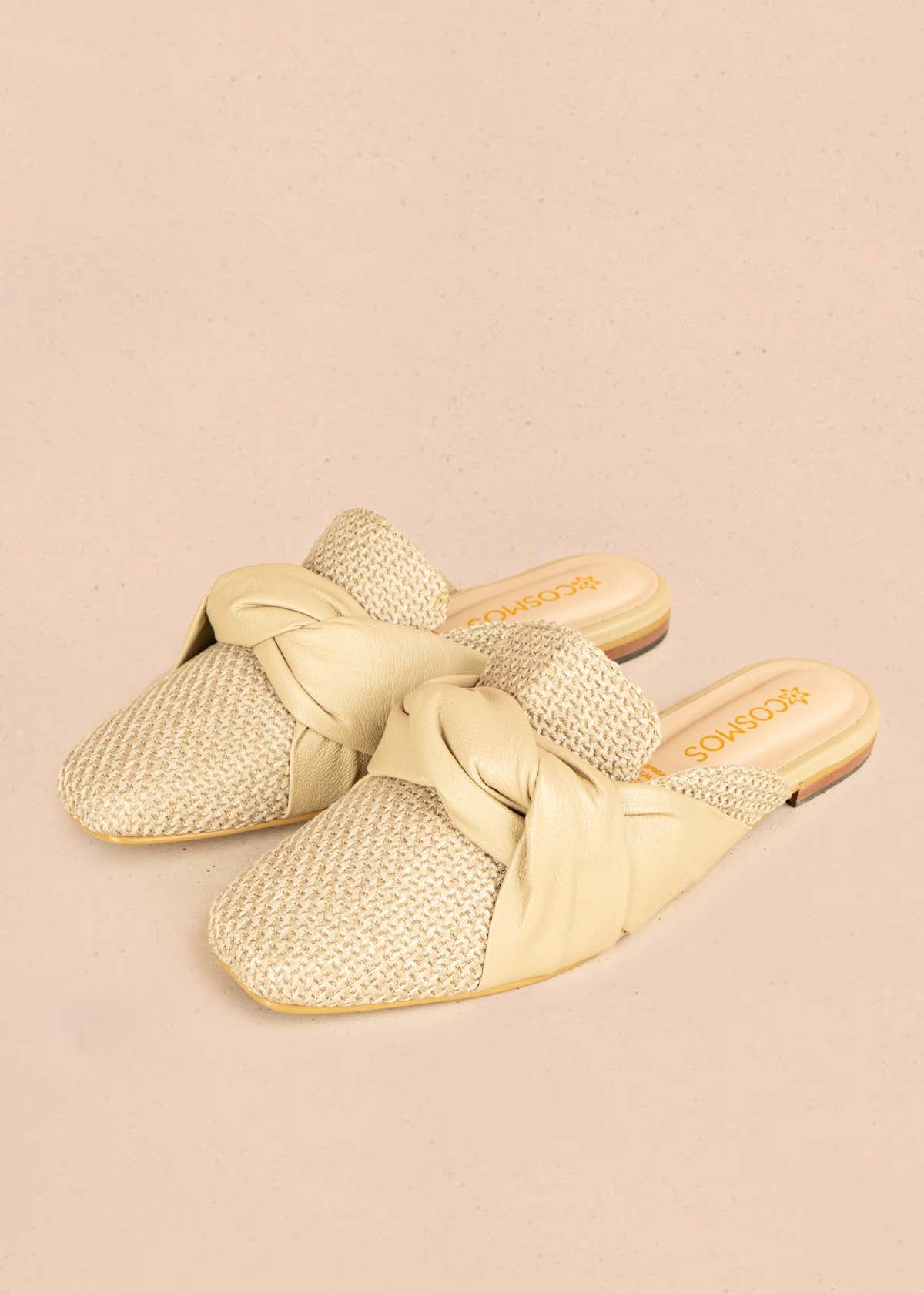 Zuecos color taupe con detalle de entrelazo 106960