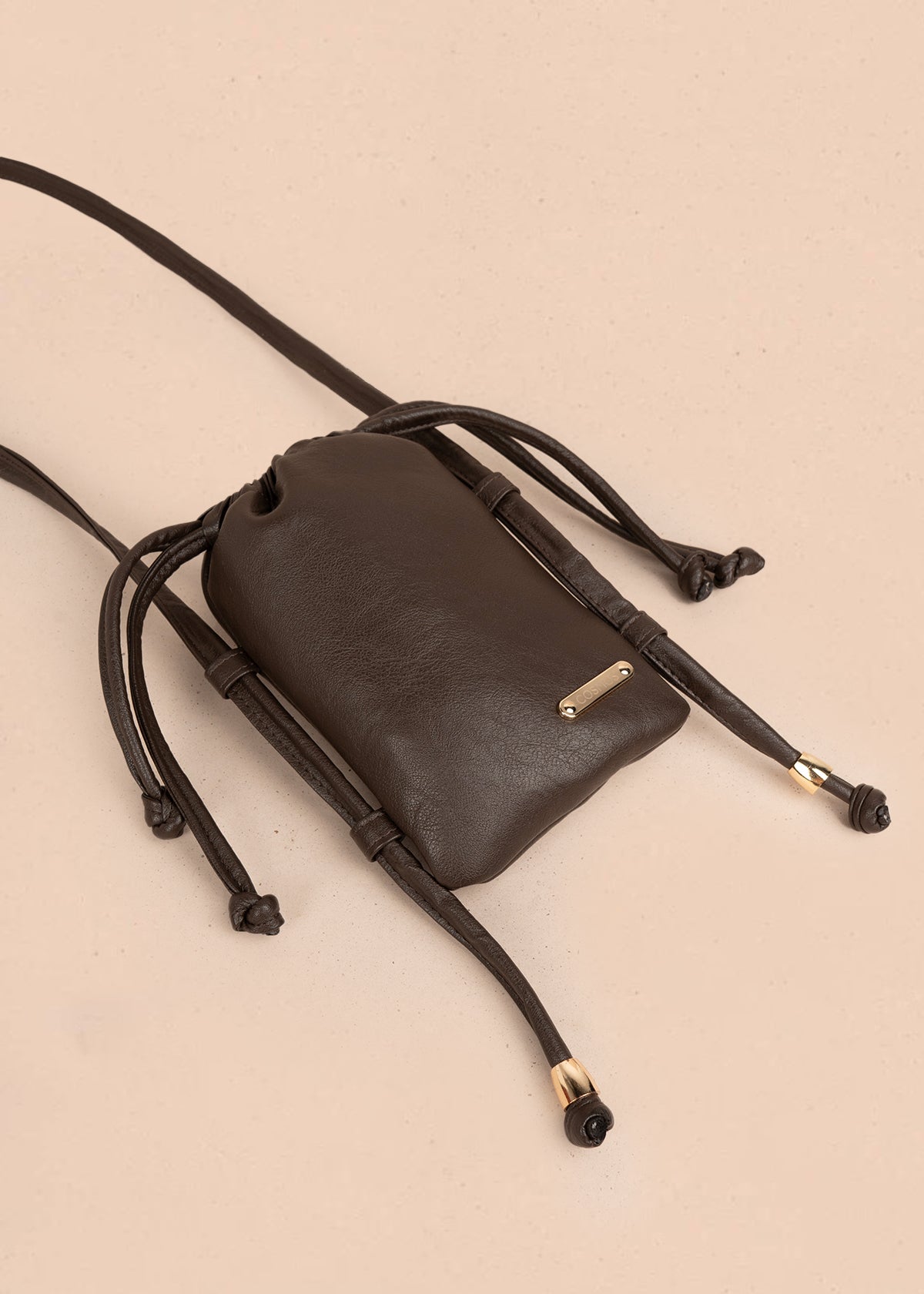 Bolso manos libres color chocolate 106964