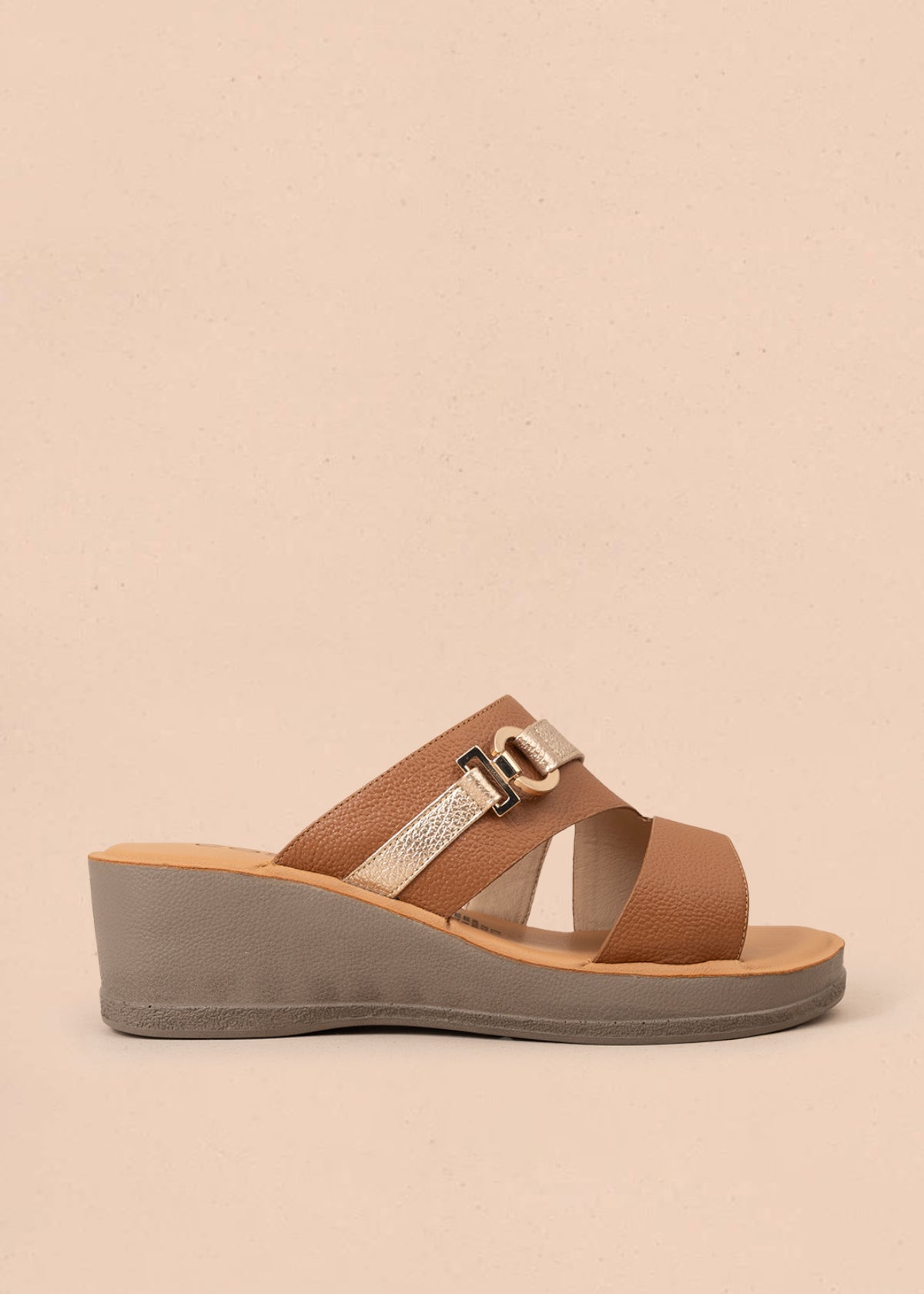 Sandalias en cuero color miel con plataforma y tiras cruzadas 106965