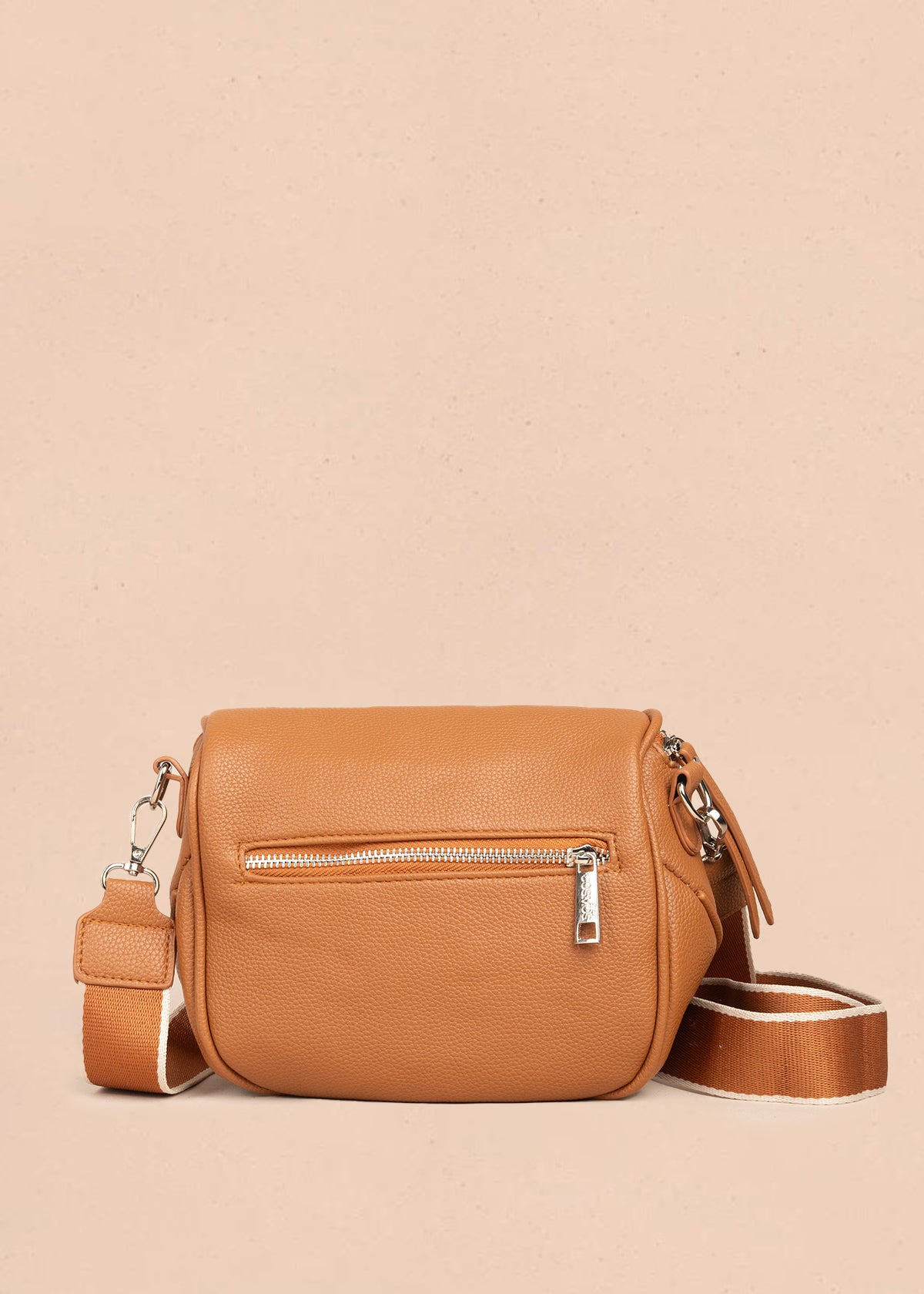 Riñonera color miel con bolsillo frontal marca cosmos 106966