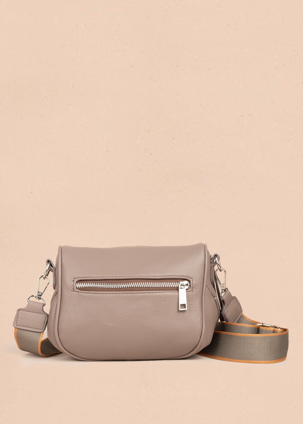 Riñonera color moca con bolsillo frontal marca cosmos 106966