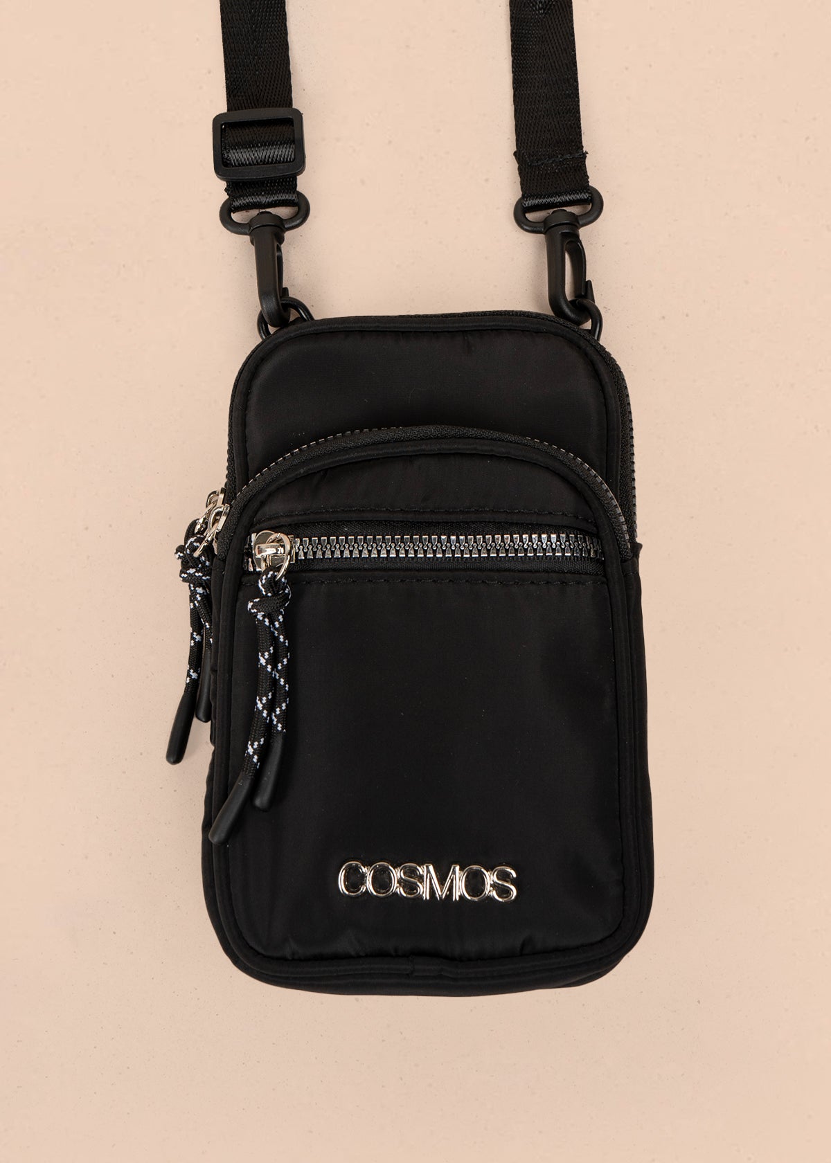 Porta celular color negro con bolsillo frontal 106968