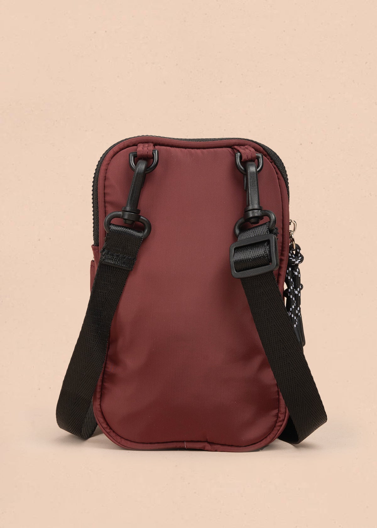 Porta celular color vinotinto con bolsillo frontal 106968