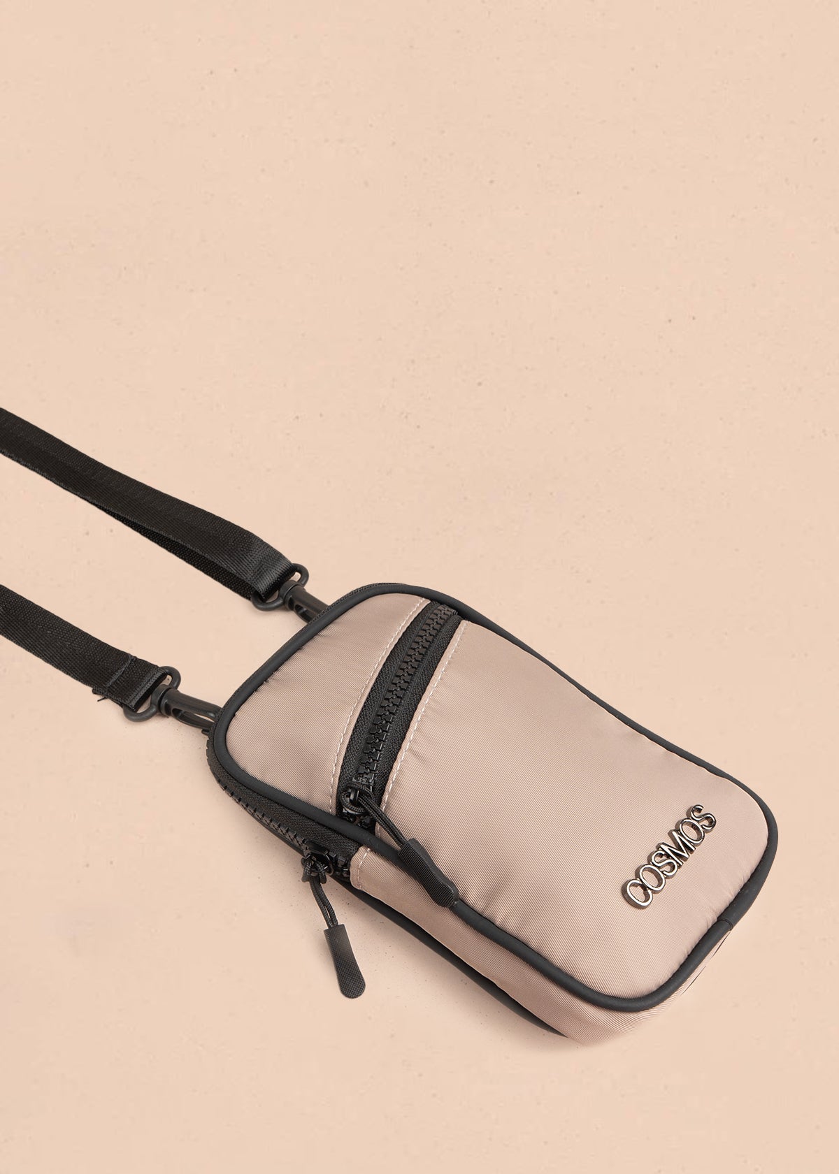 Porta celular color beige marca cosmos 106969