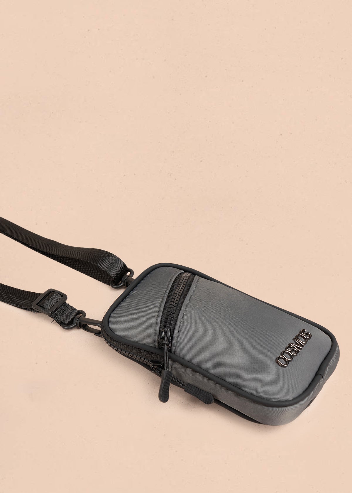 Porta celular color gris marca cosmos 106969