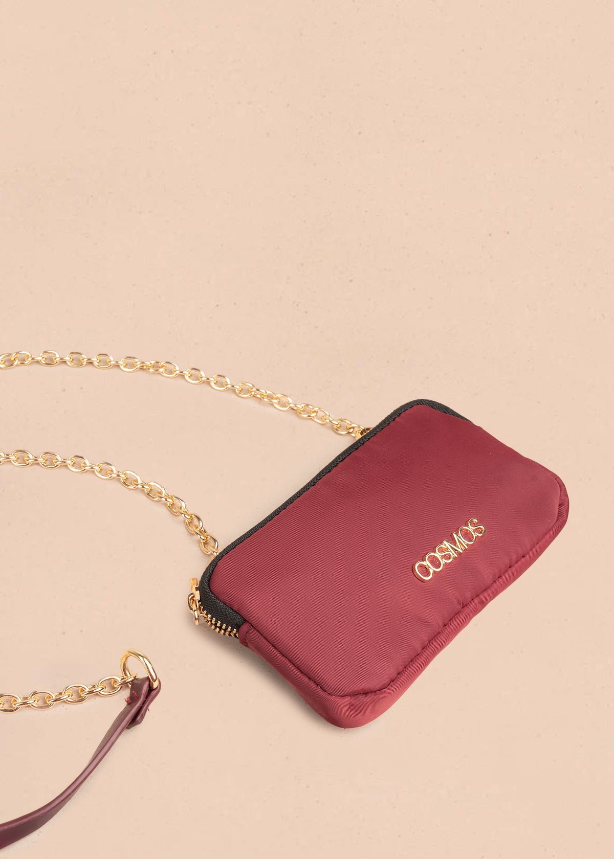 Porta celular color vinotinto con cadena 106970