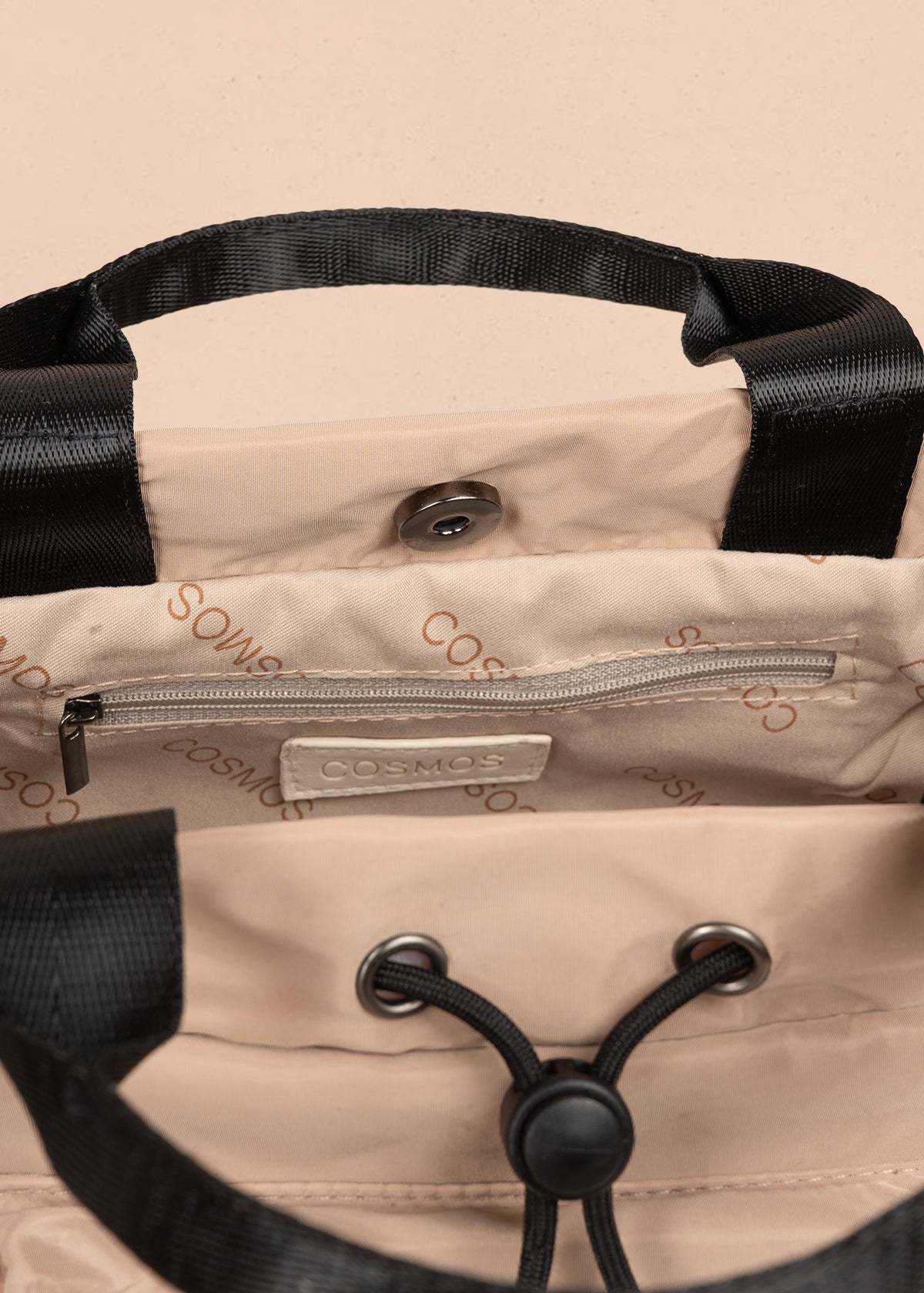 Bolso manos libres color beige con resorte 106971