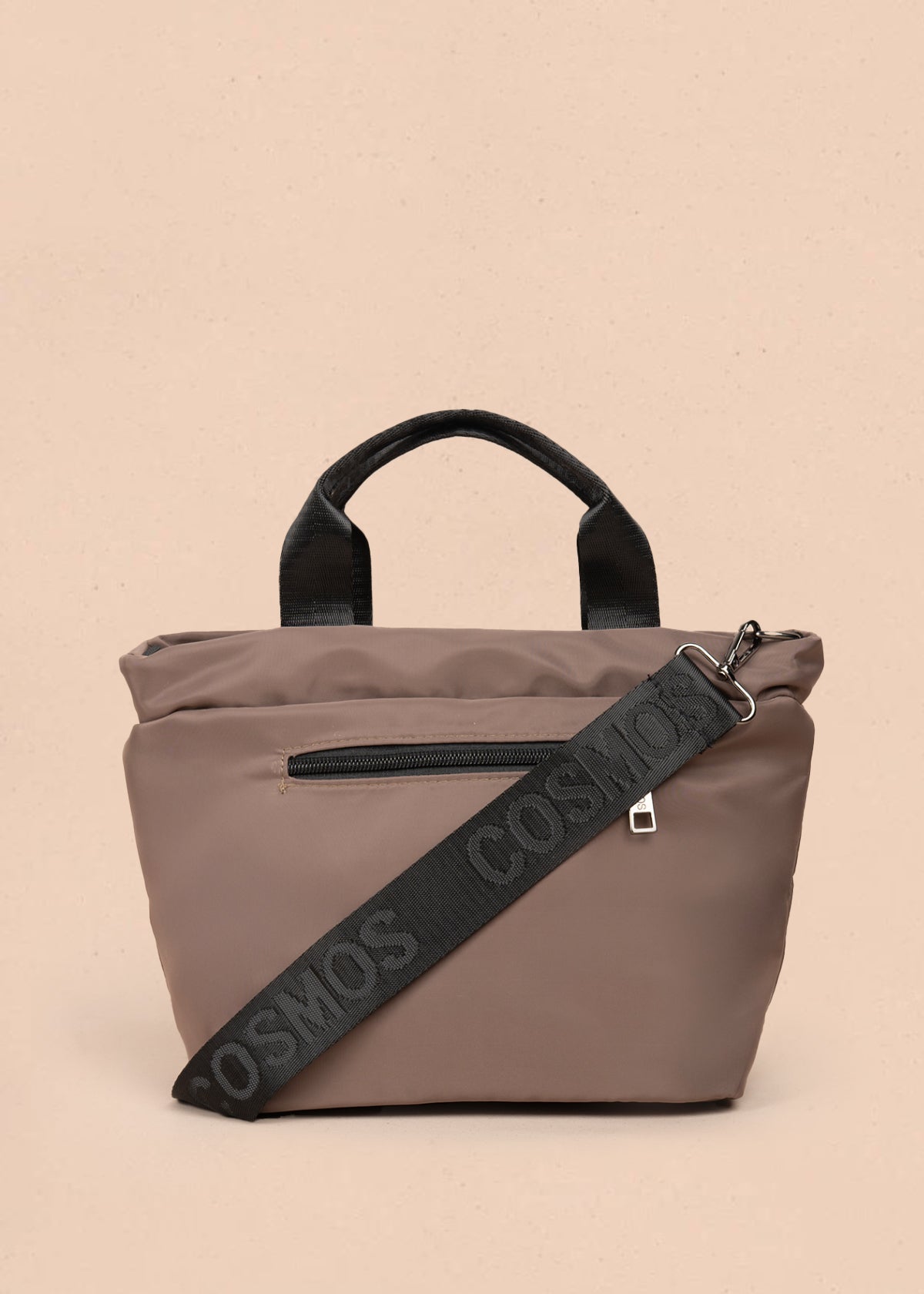 Bolso manos libres color café con resorte 106971