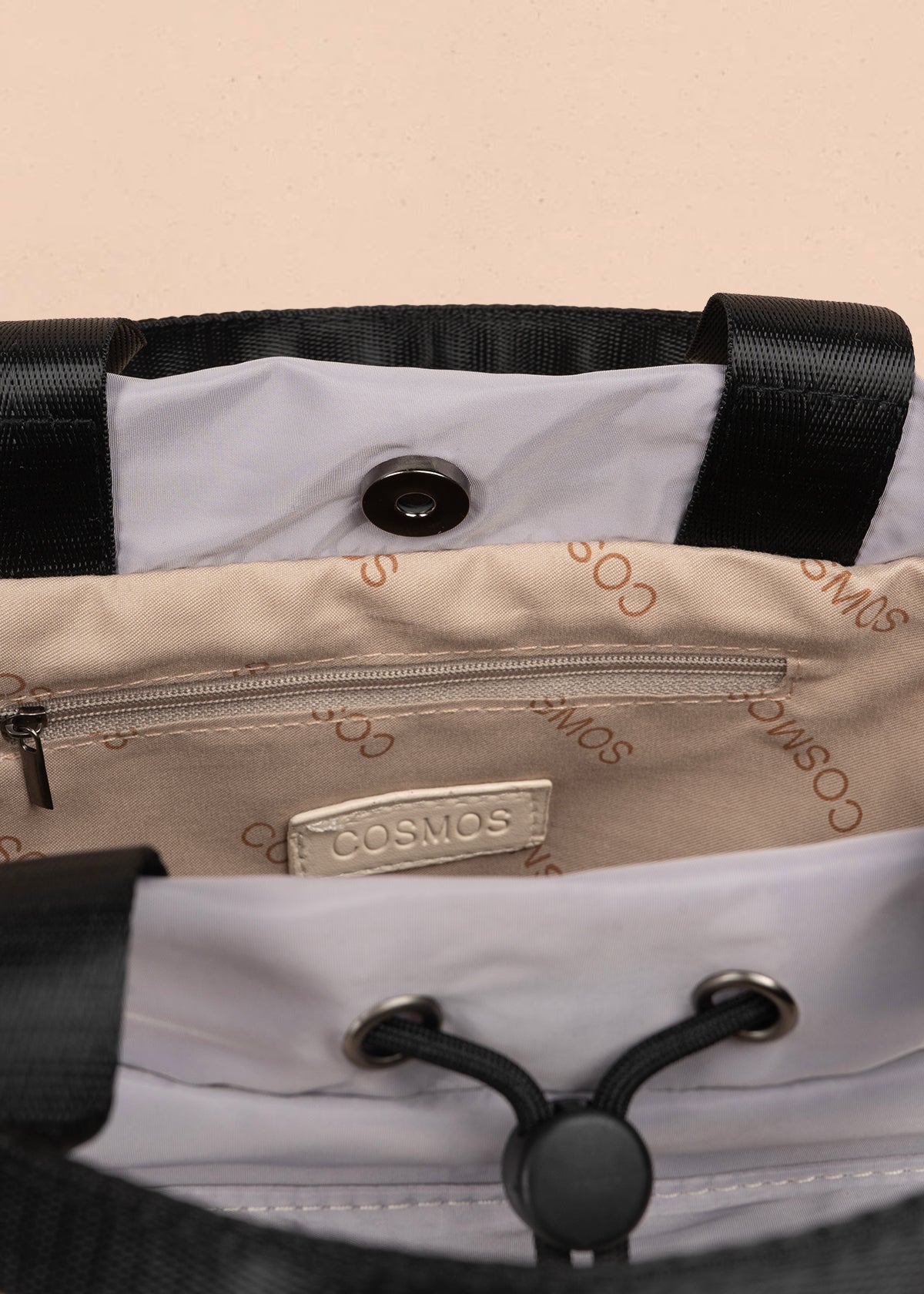 Bolso manos libres color gris con resorte 106971