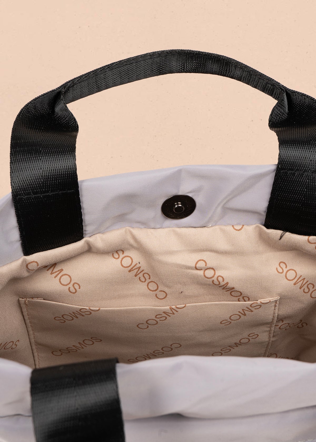 Bolso manos libres color gris con resorte 106971