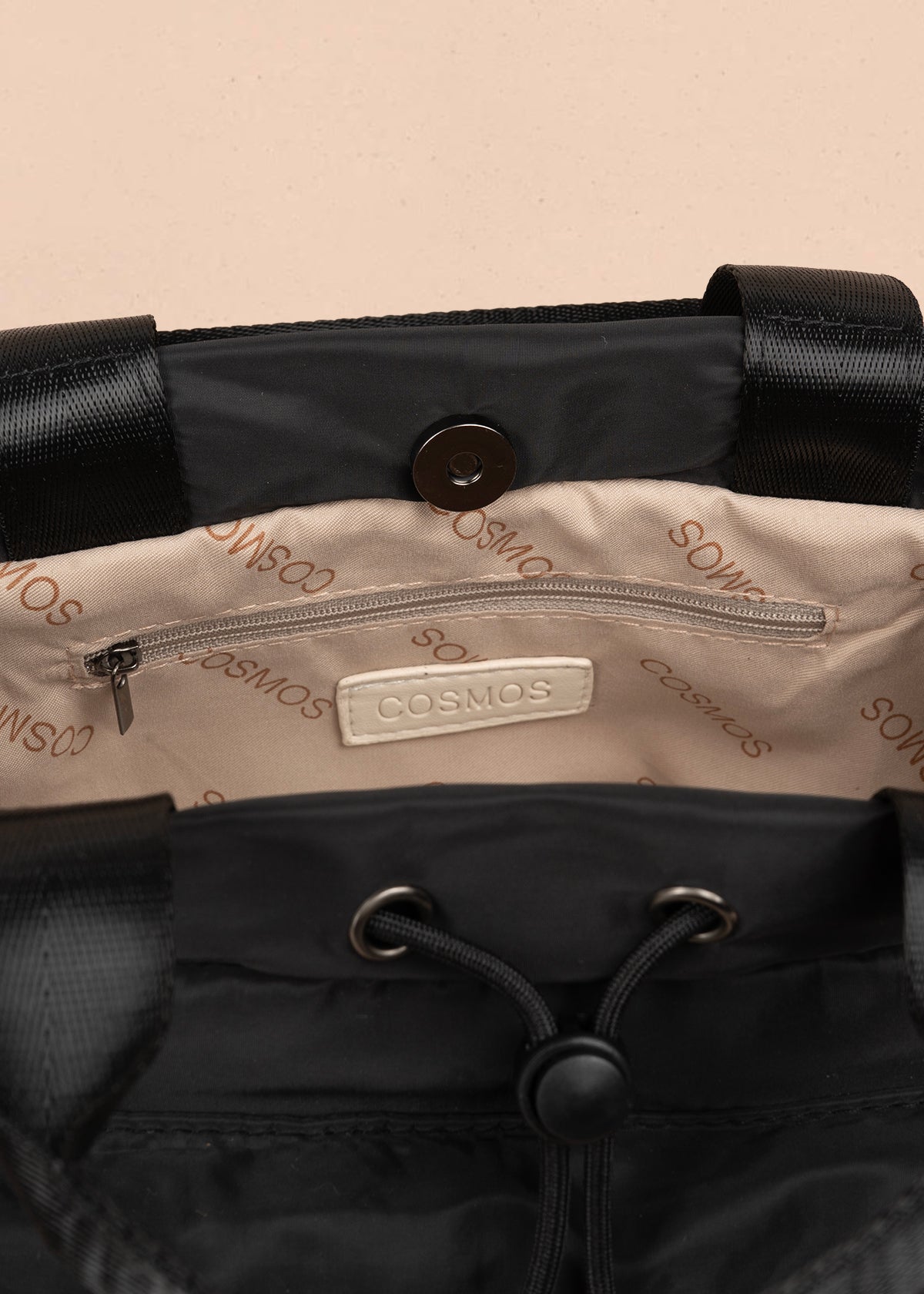 Bolso manos libres color negro con resorte 106971