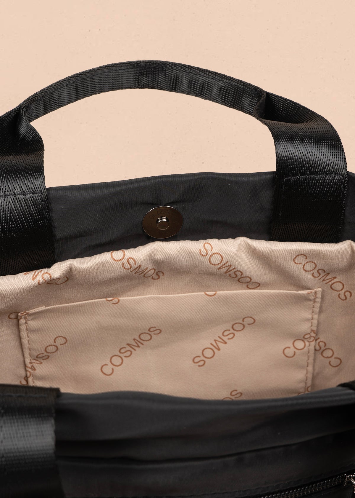 Bolso manos libres color negro con resorte 106971