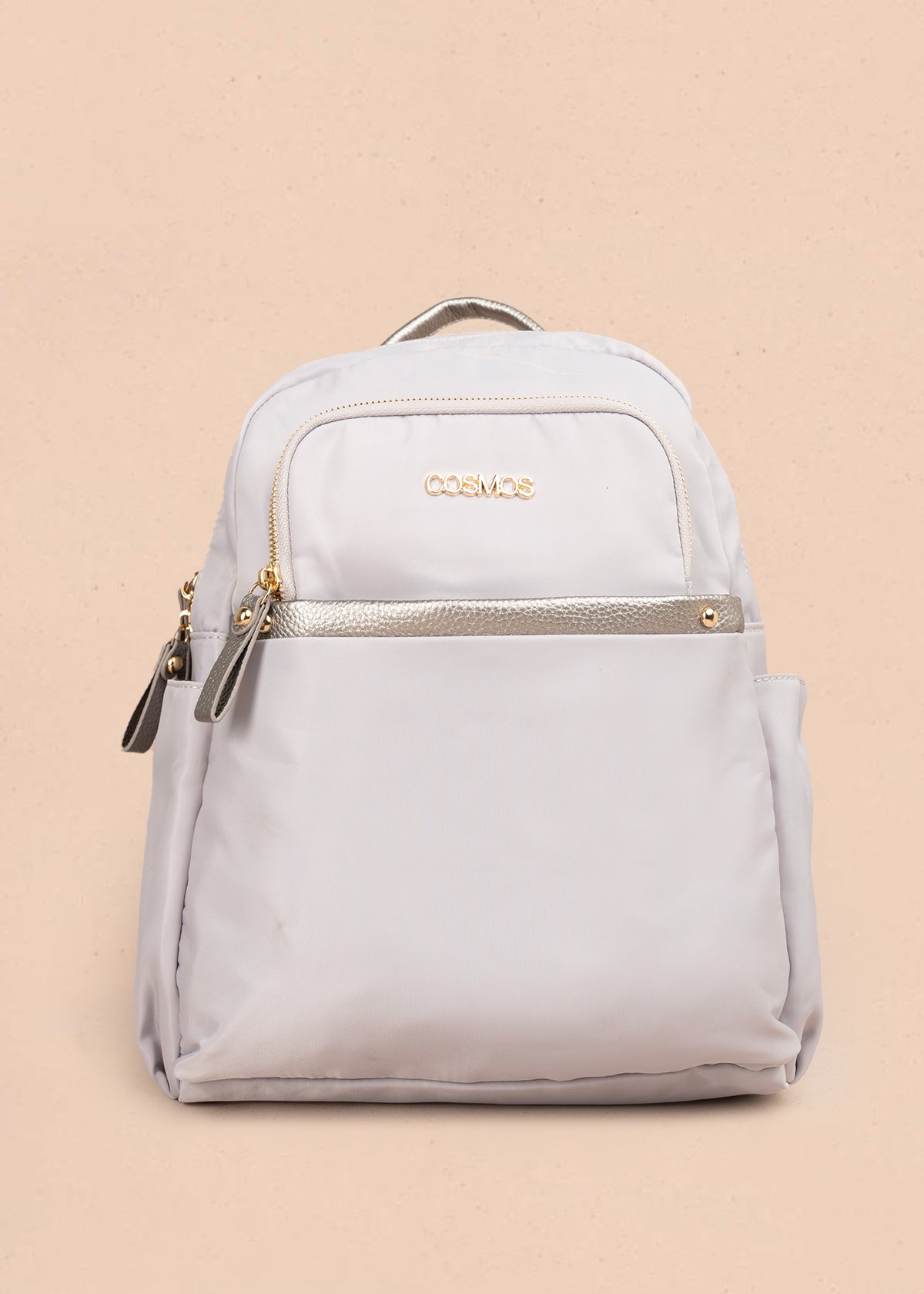 Morral color gris con bolsillo frontal y bordados 106973