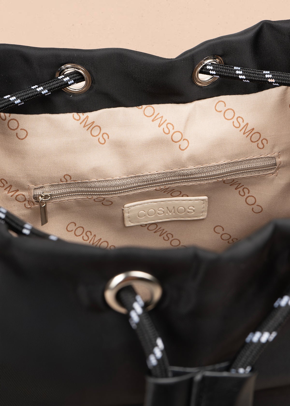 Morral color negro con bolsillo frontal y laterales 106977