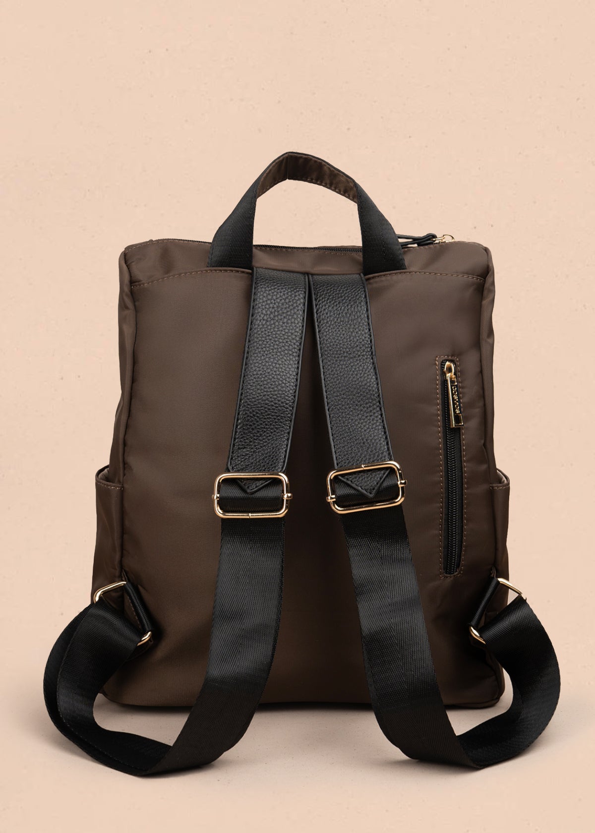 Morral color café con doble bolsillo frontal 106979