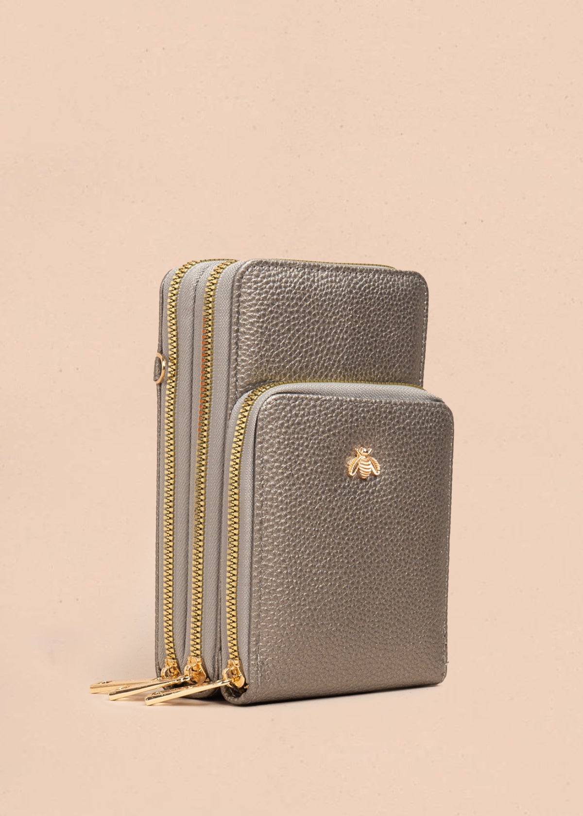 Porta celular color plomo con diseño de abeja en relieve 106980