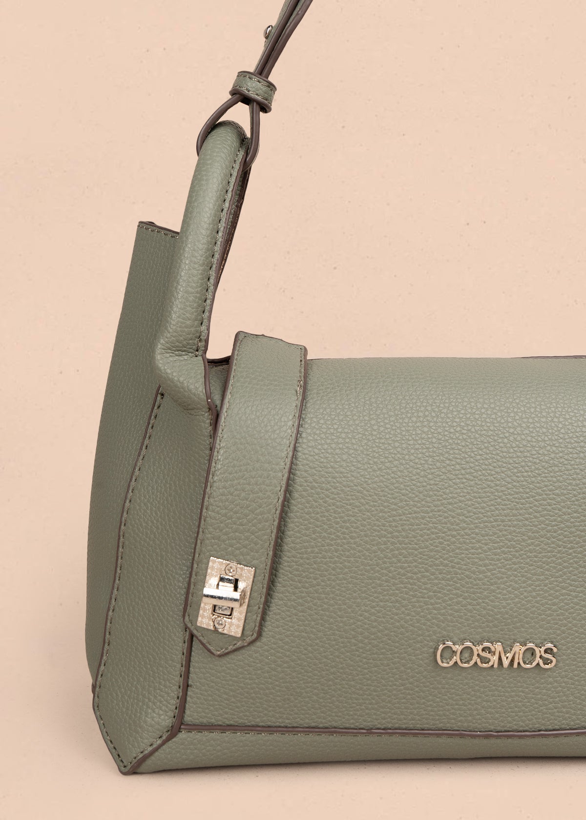 Bolso tipo cartera color verde con broche frontal 106985