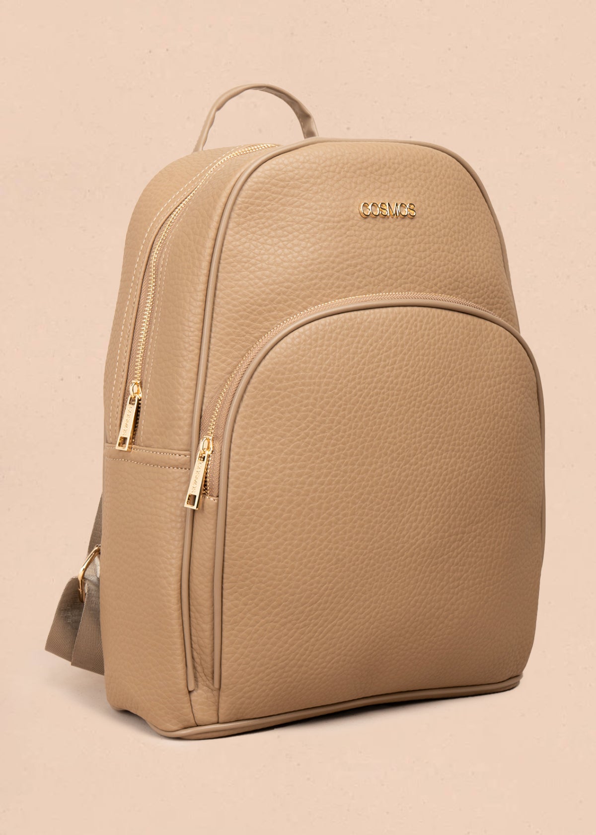 Morral casual color moca con cierre frontal 106986