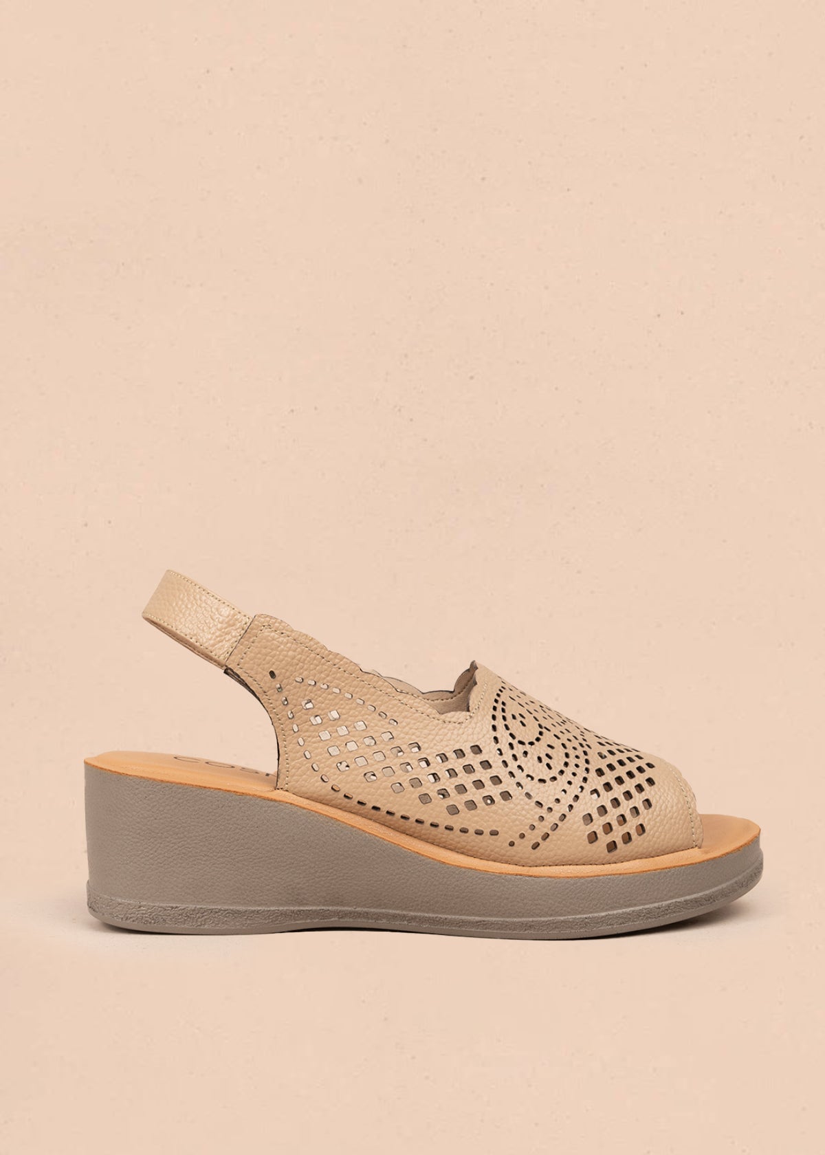 Sandalias en cuero color palo de rosa con plataforma y perforaciones 106988