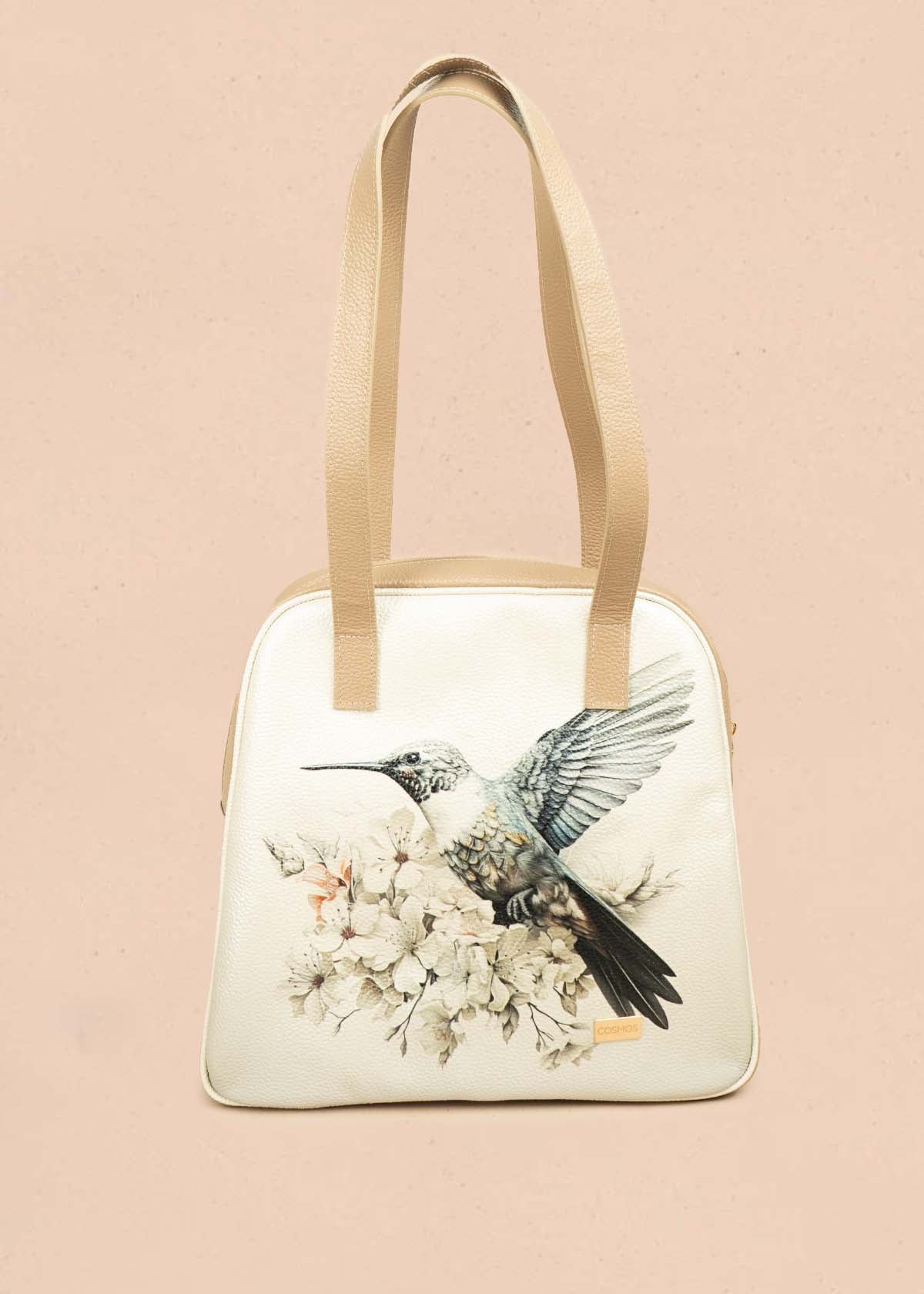 Bolso tipo cartera en cuero color camel con estampado de ave 106995