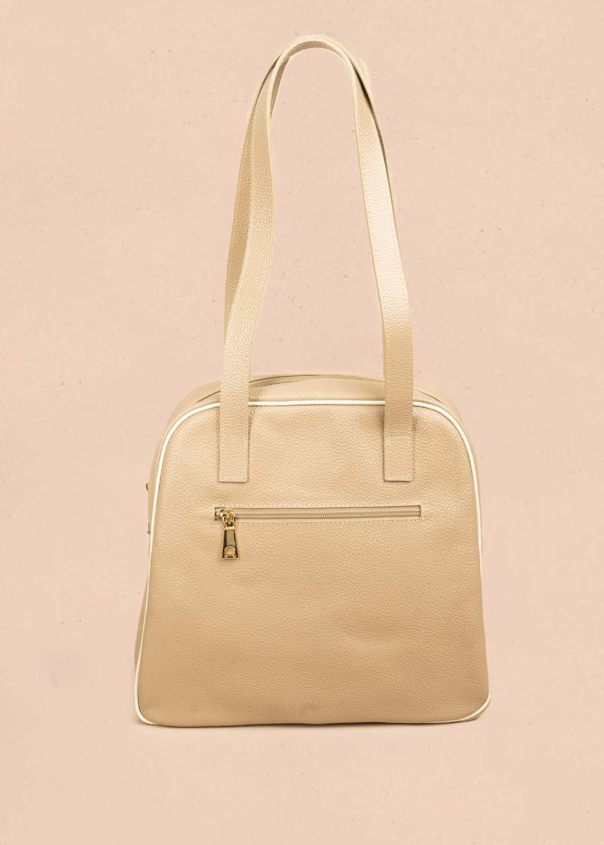 Bolso tipo cartera en cuero color camel con estampado de ave 106995