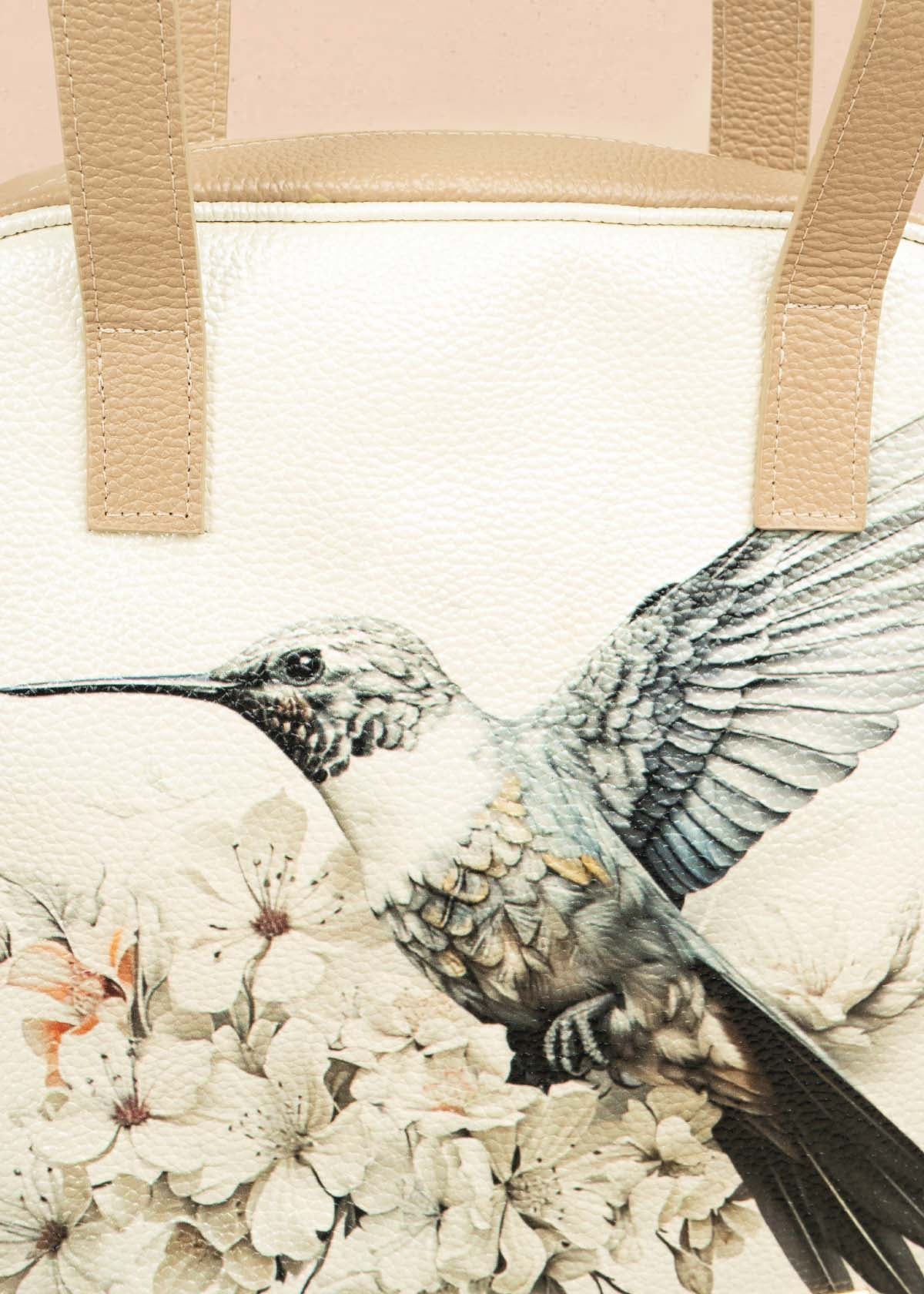 Bolso tipo cartera en cuero color camel con estampado de ave 106995