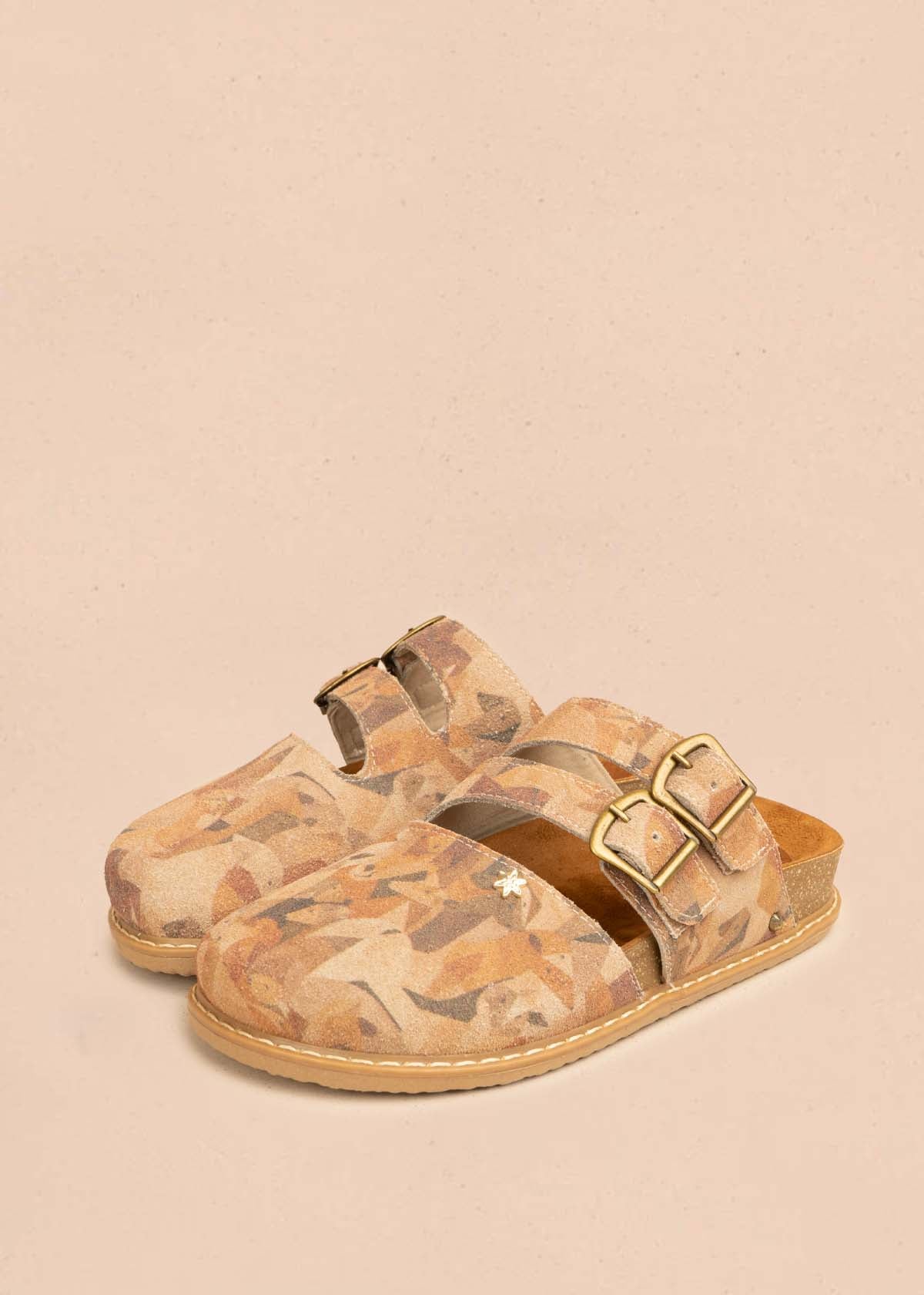 Zuecos en cuero color multicolor con estampado geométrico 106996