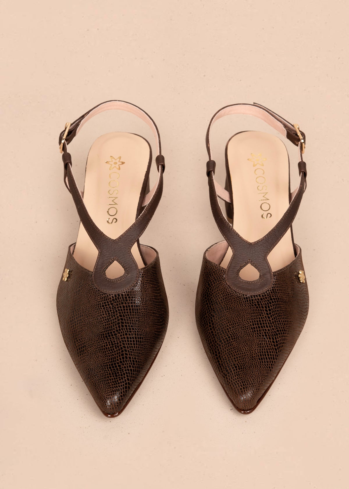 Tacones trabilla en cuero color café con detalle en empeine 107005